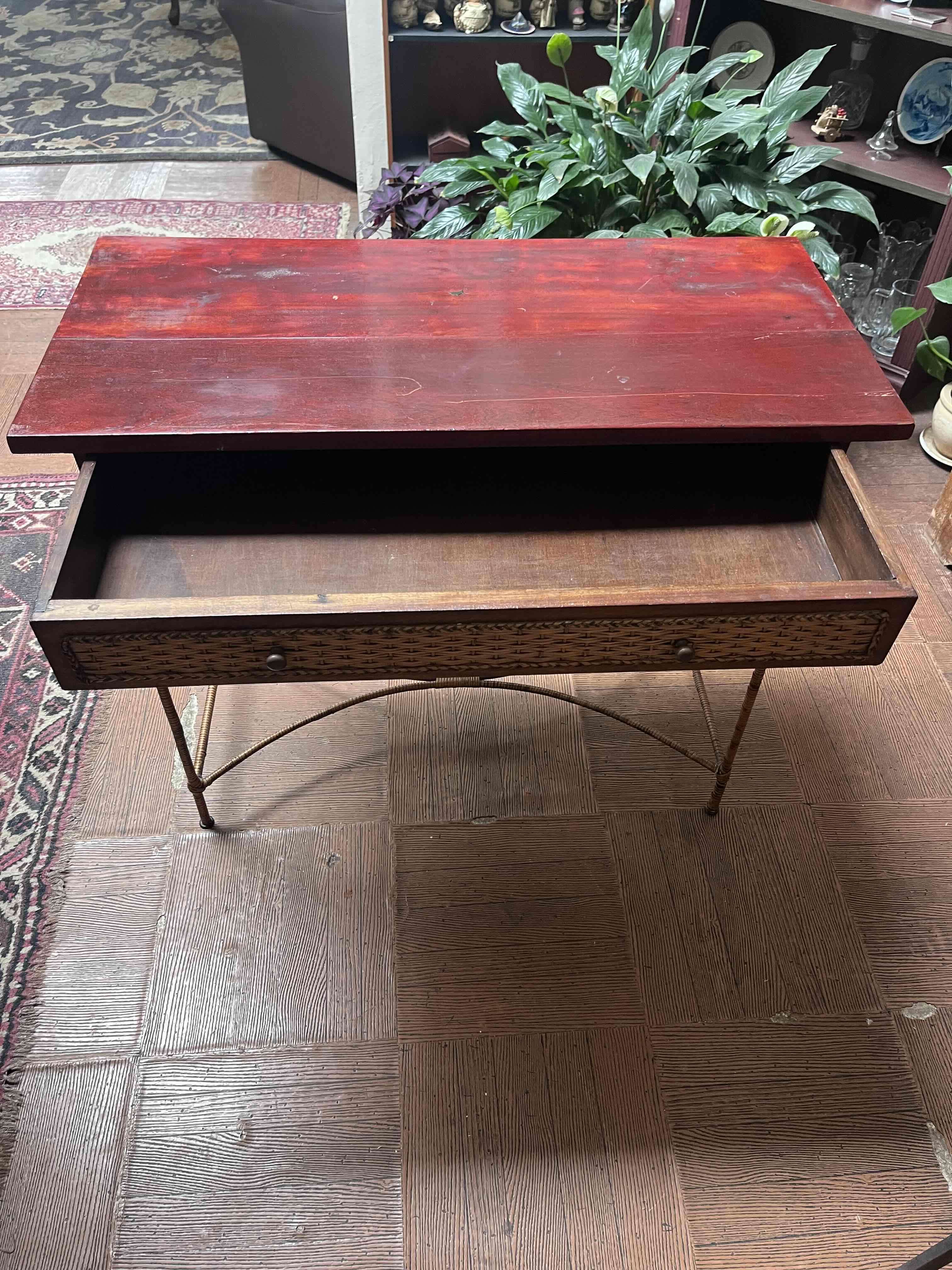 Escritorio de madera con silla - miniatura 3