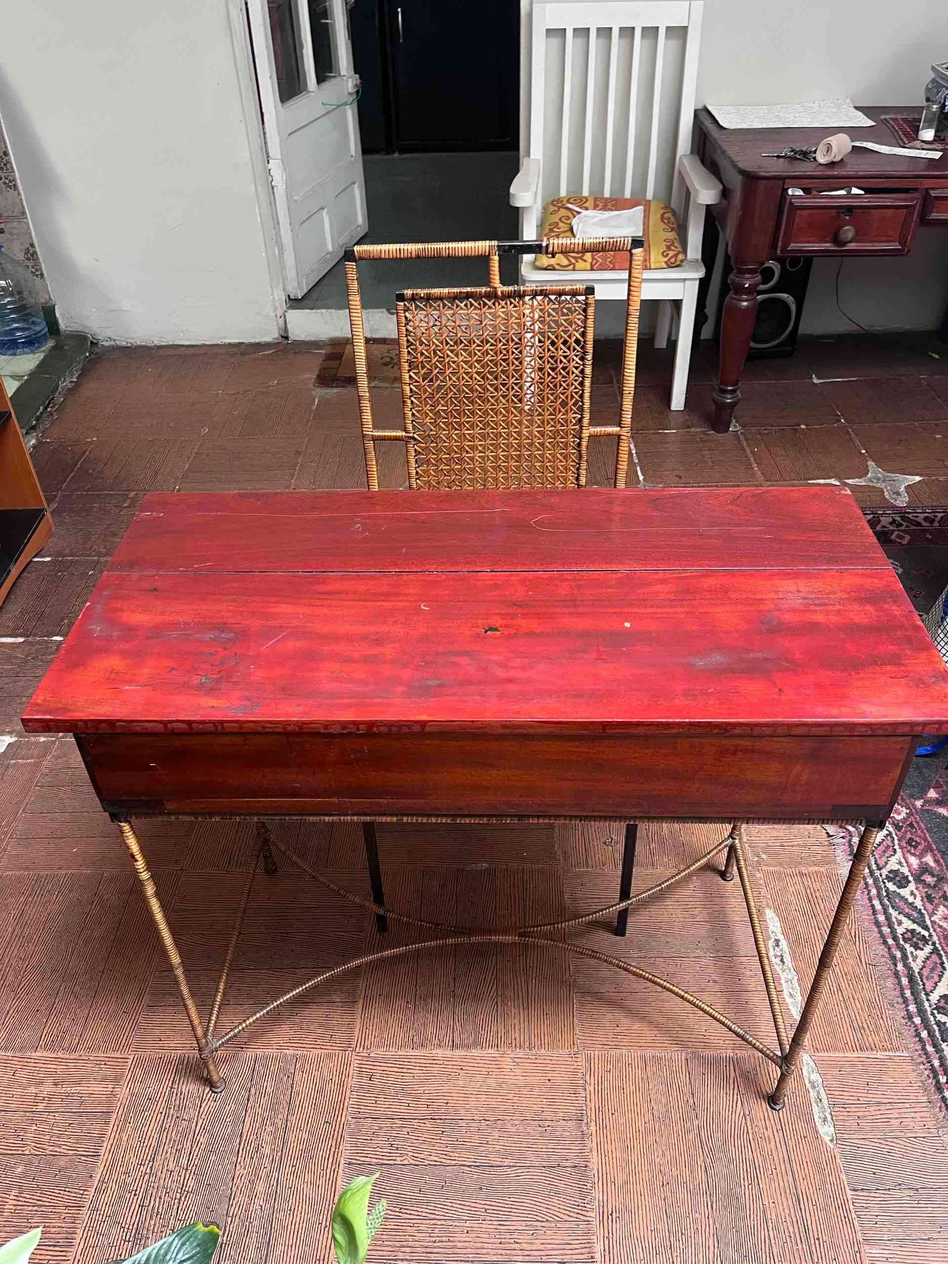 Escritorio de madera con silla - miniatura 4