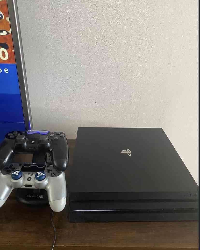Consola PlayStation 4 pro - miniatura 1