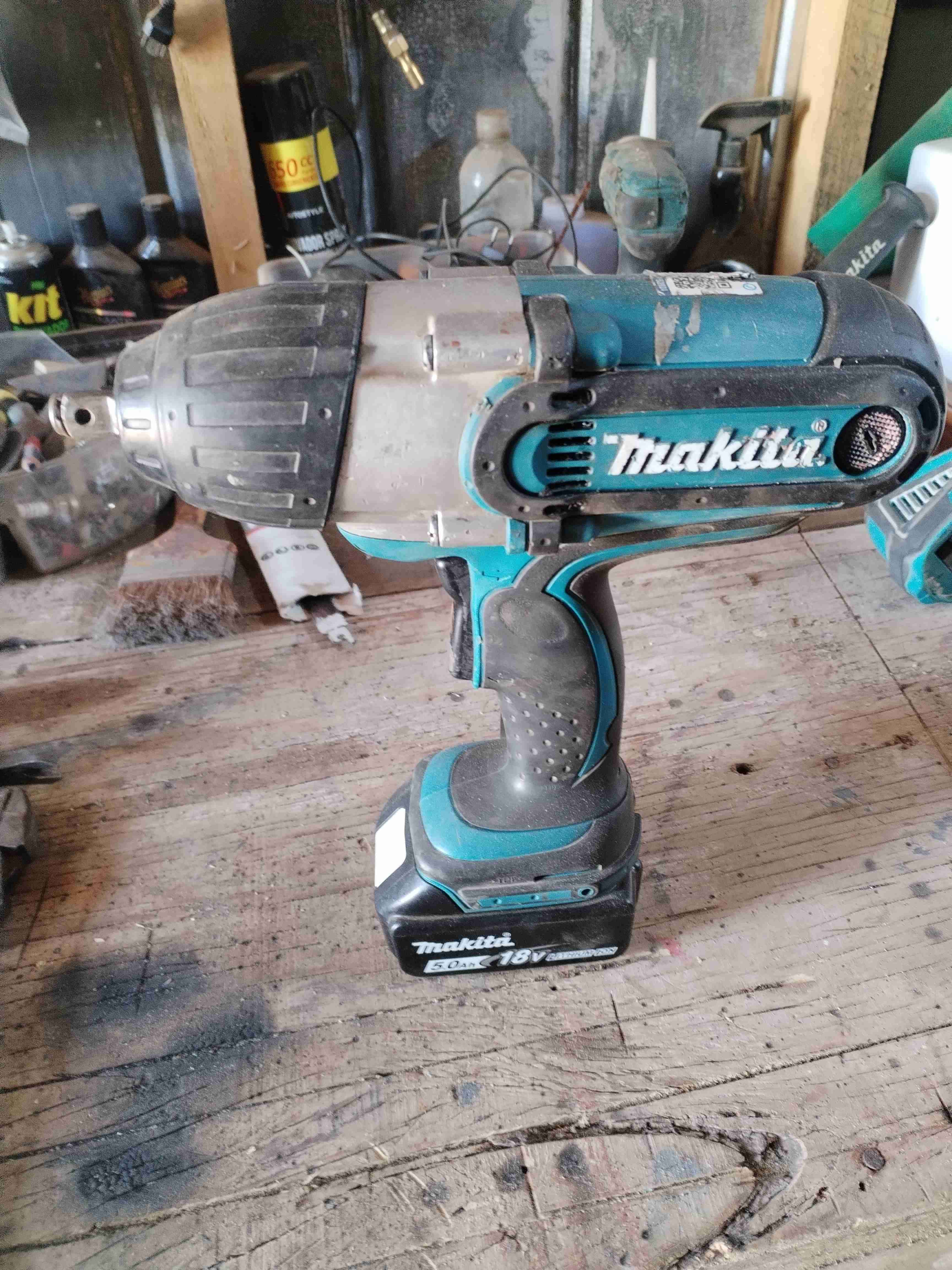 Taladro inalámbrico Makita con batería - miniatura 4