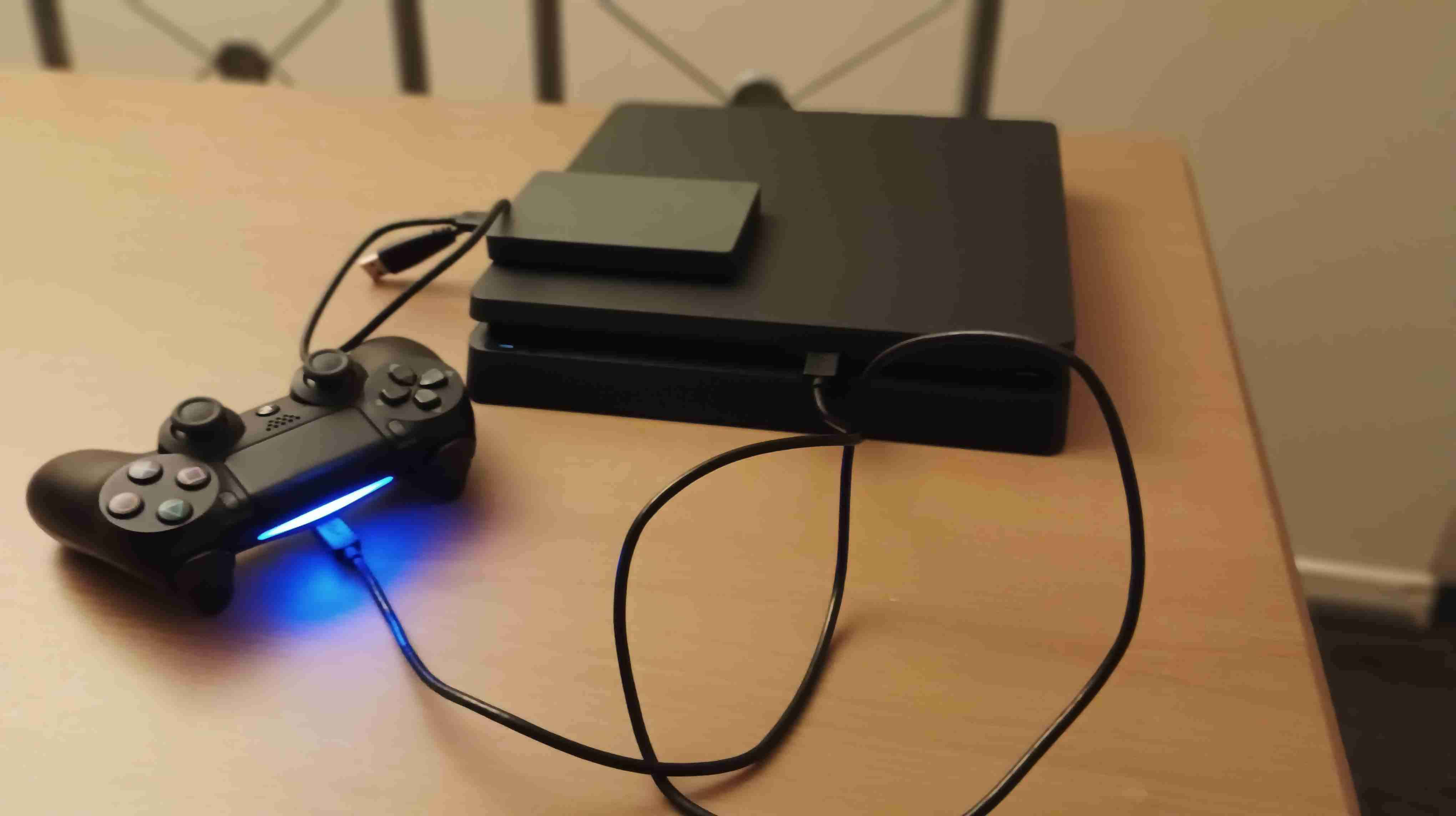 Ps4 Slim 500GB + GTA V - 1