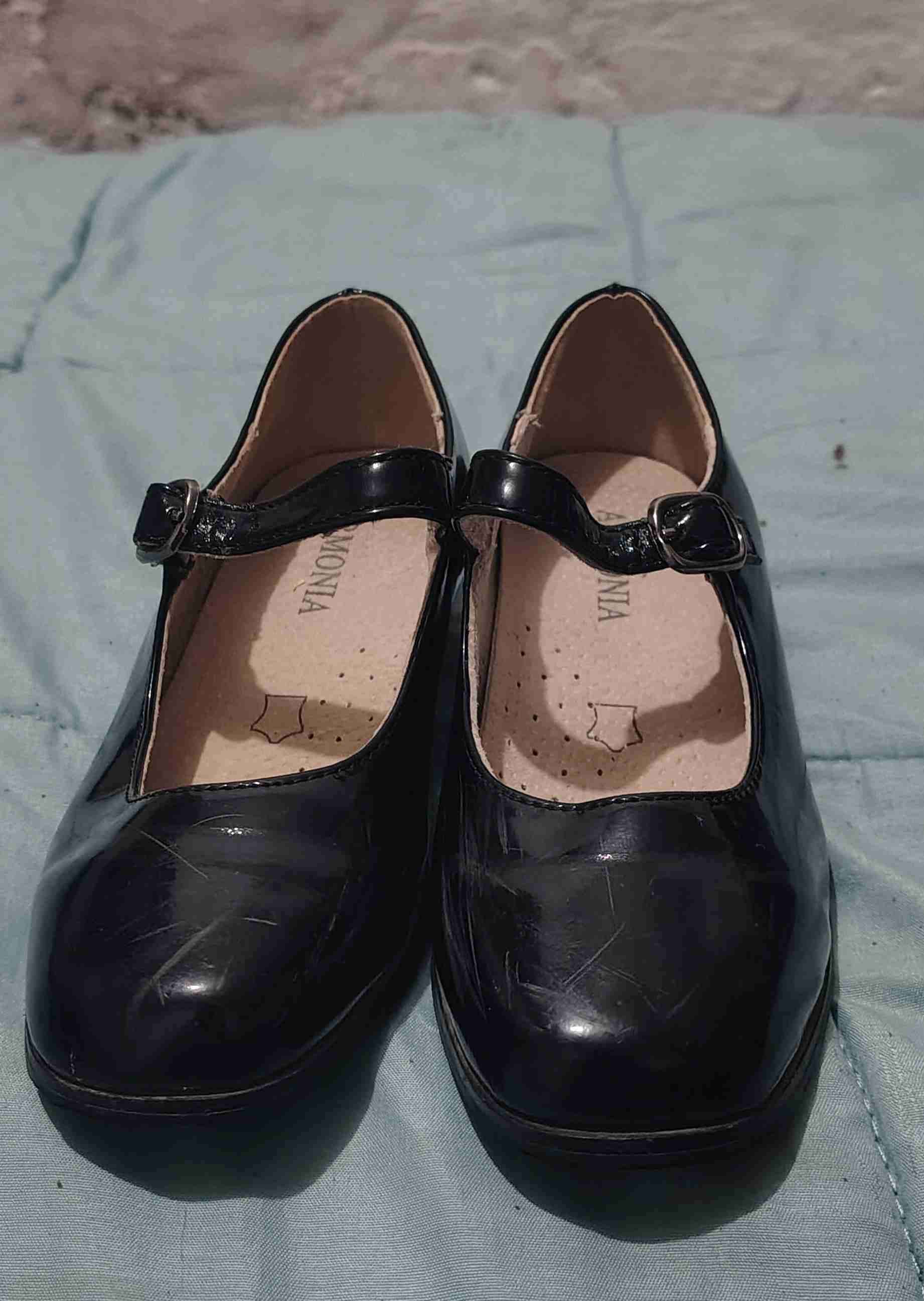 Zapatos de charol negro para niña - 1