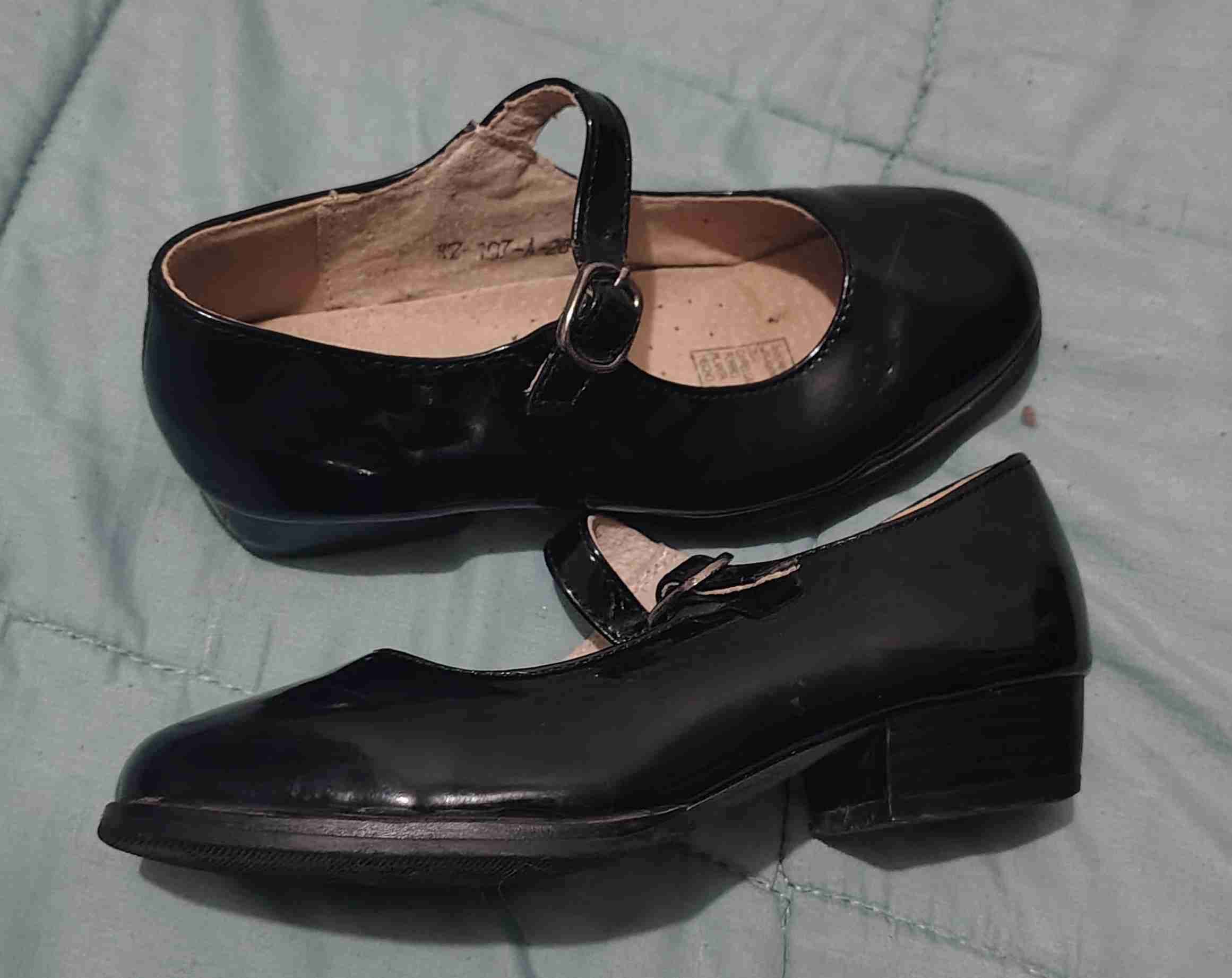 Zapatos de charol negro para niña - 2