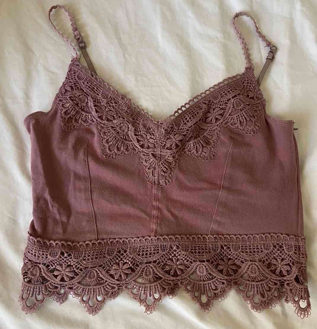 Crop top encaje color vino