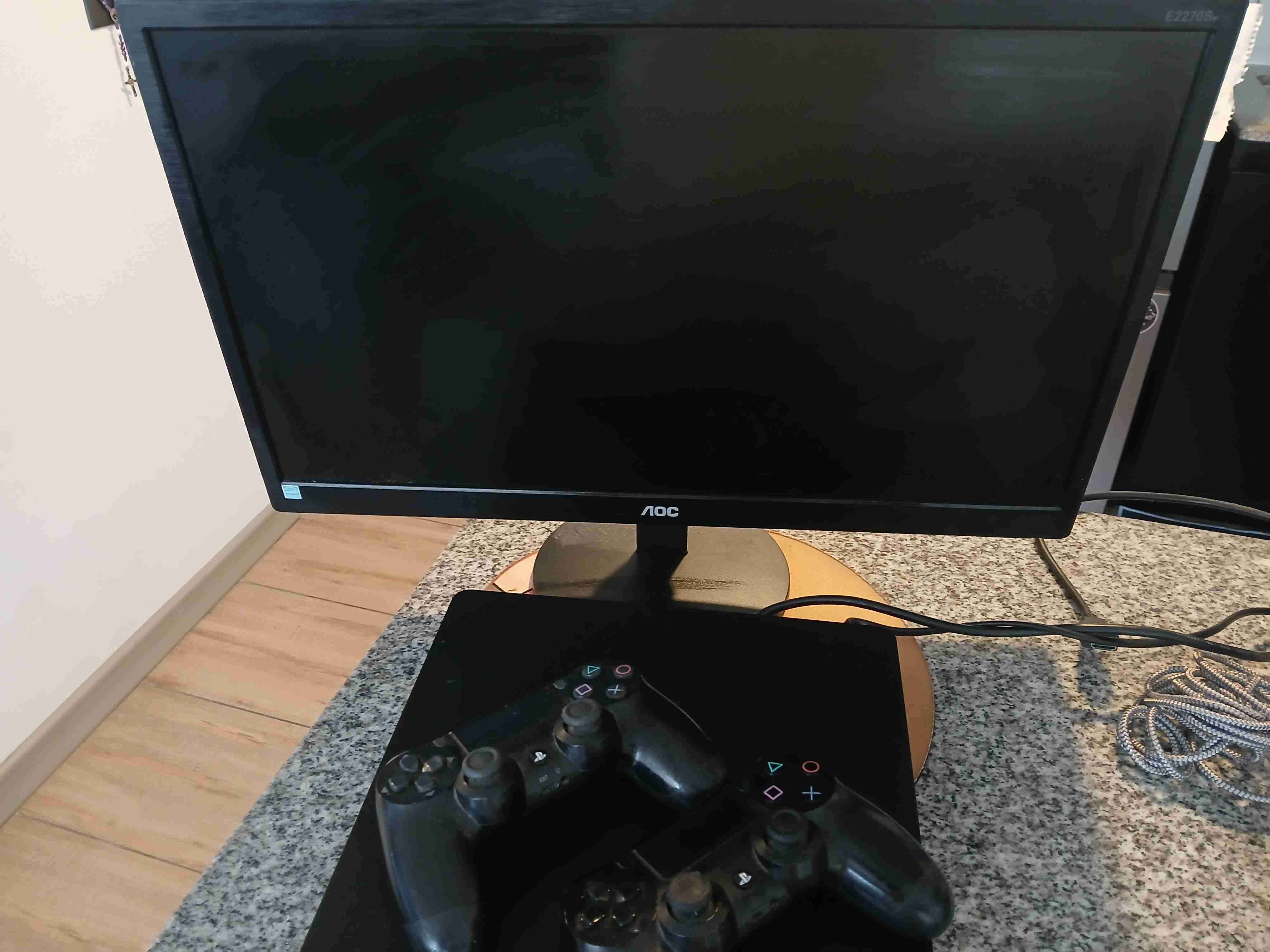 Consola de videojuegos con monitor AOC - miniatura 1