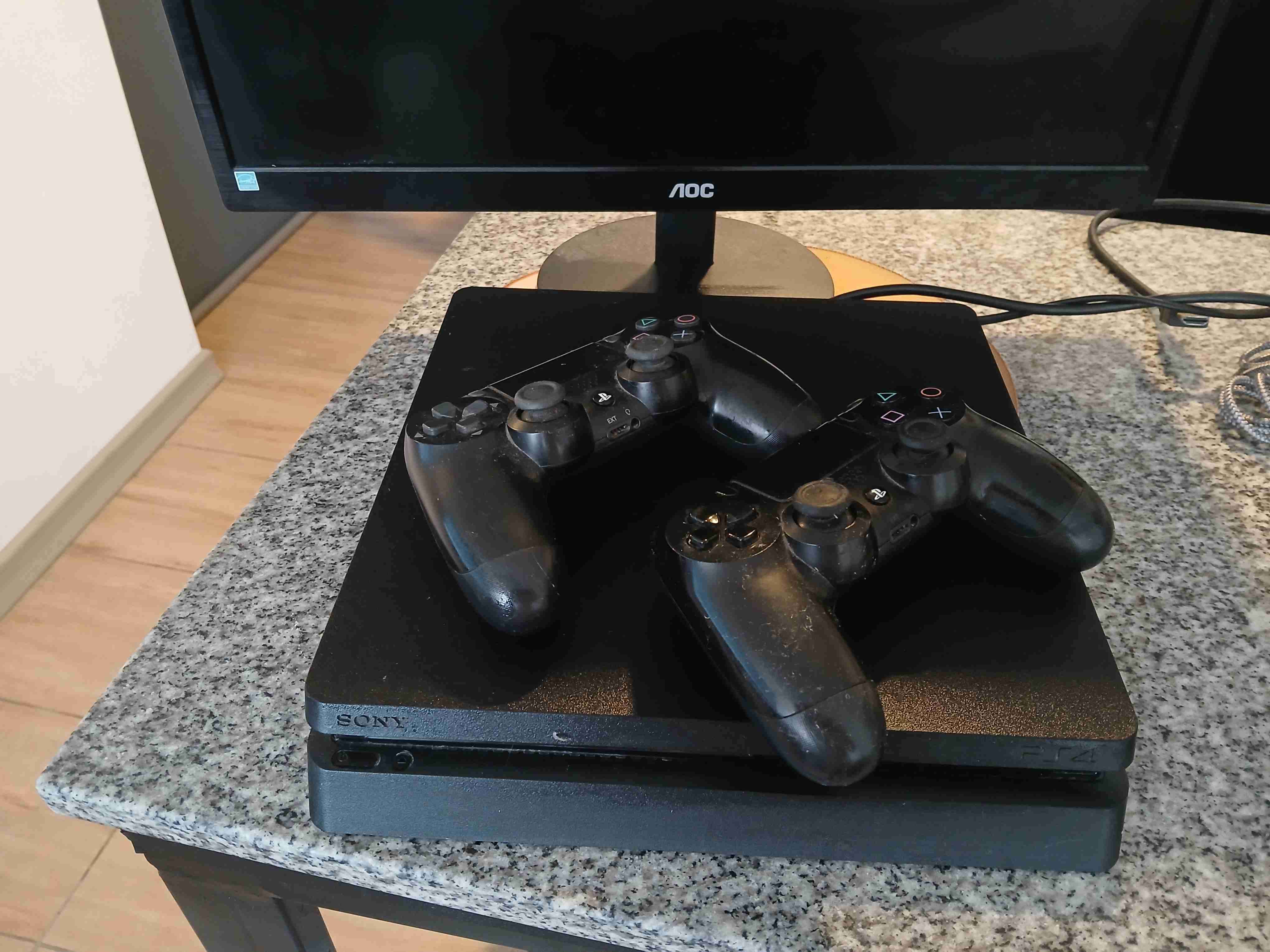 Consola de videojuegos con monitor AOC - miniatura 2