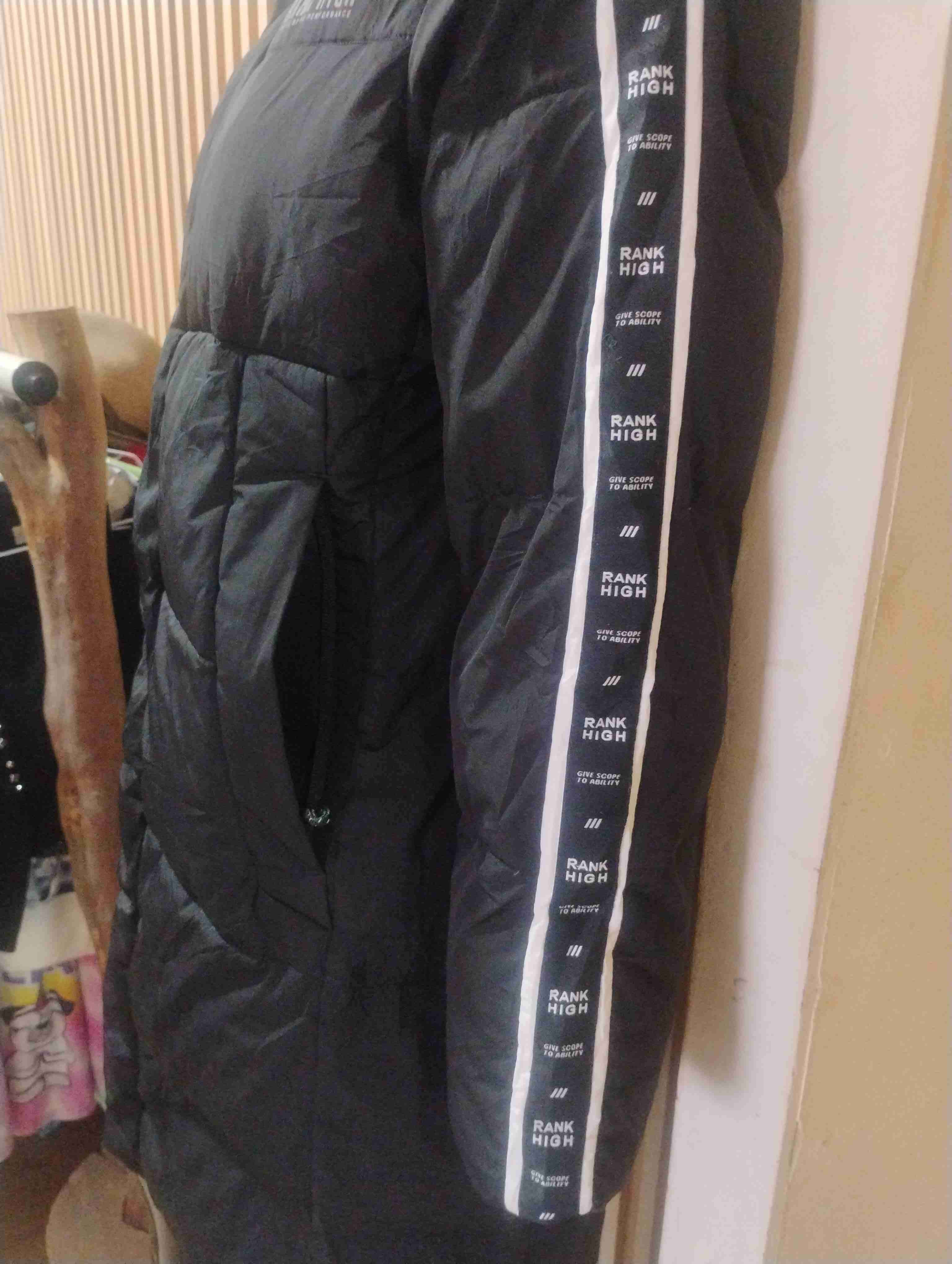 Abrigo negro con capucha - miniatura 2