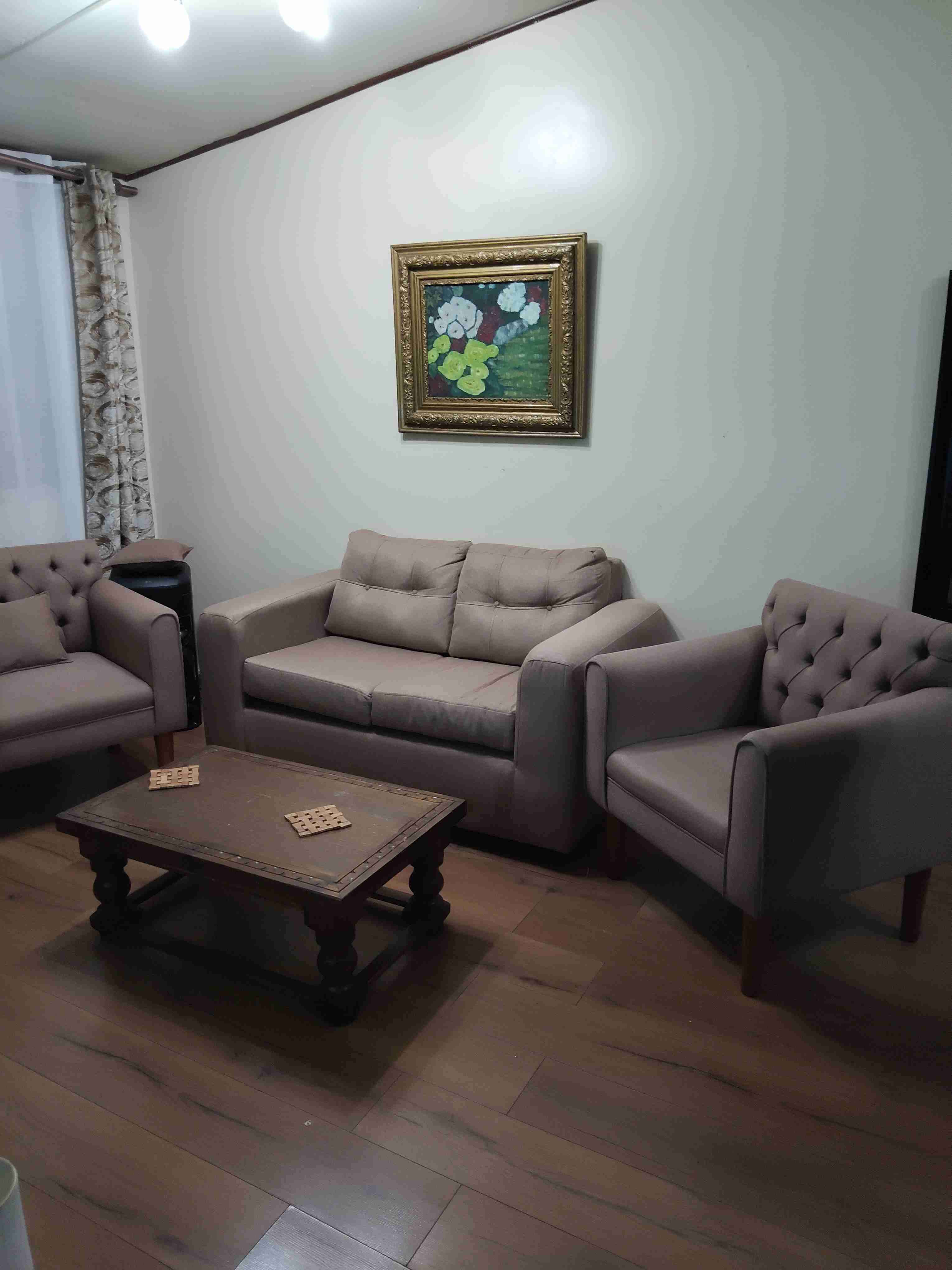 Juego de sofá y sillón beige - miniatura 3