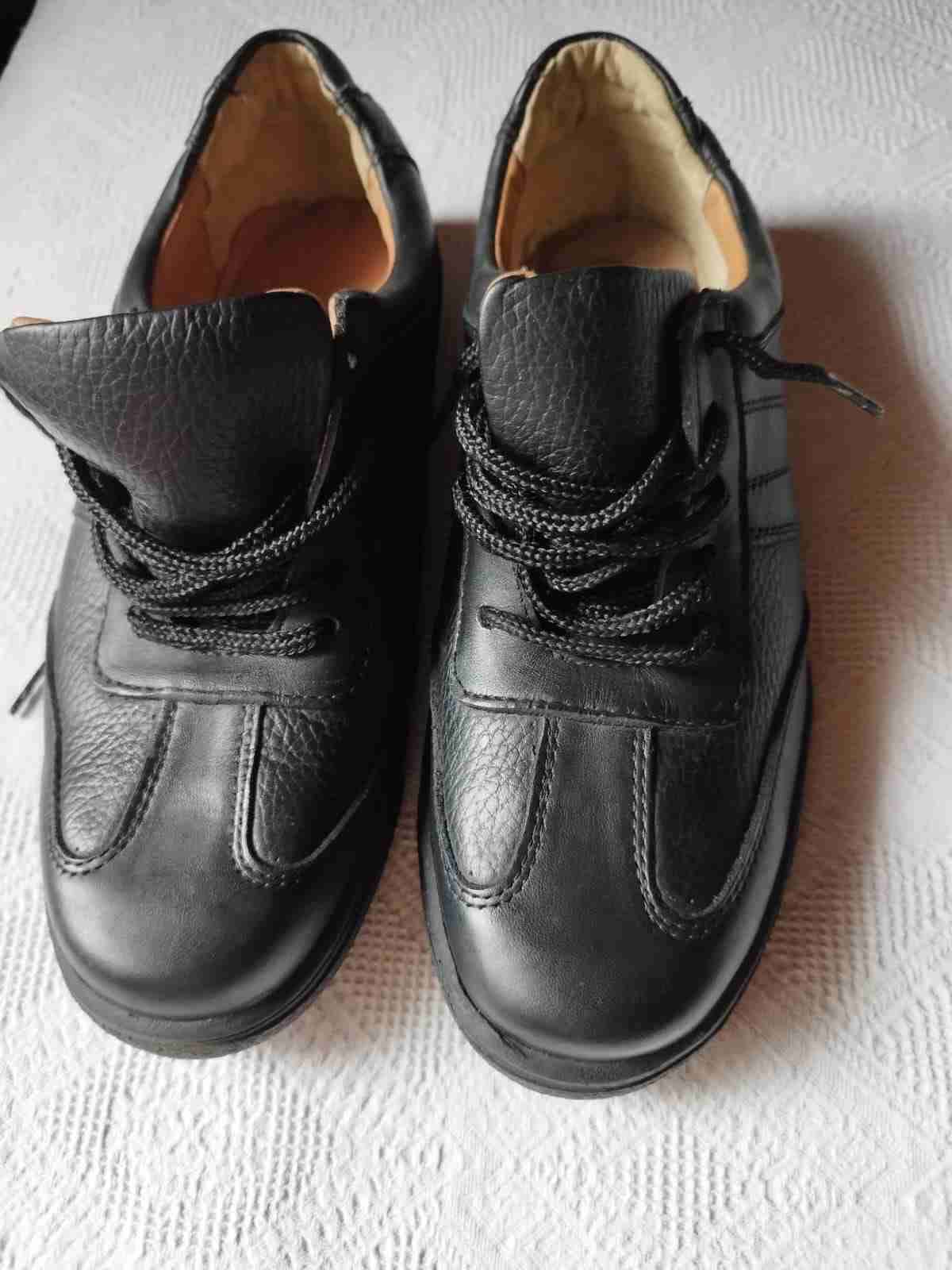 Zapatos de cuero negro para hombre - miniatura 1