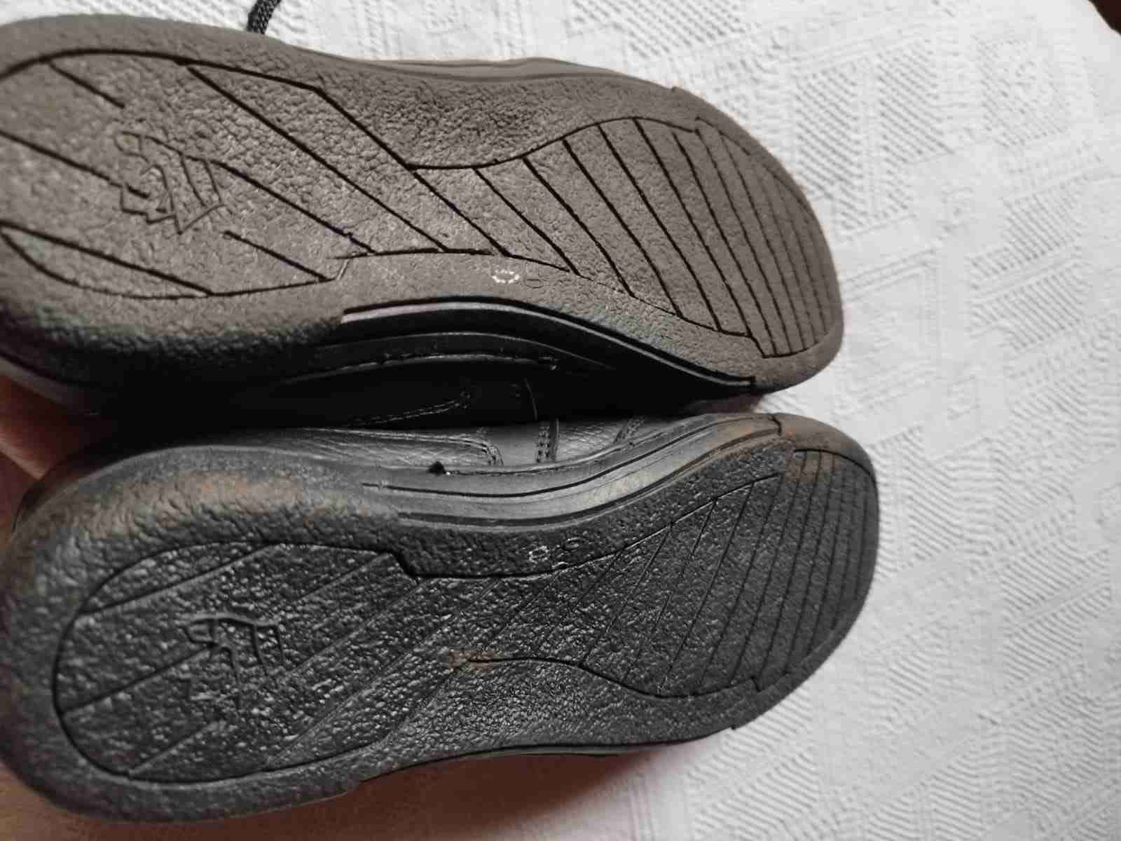 Zapatos de cuero negro para hombre - miniatura 4