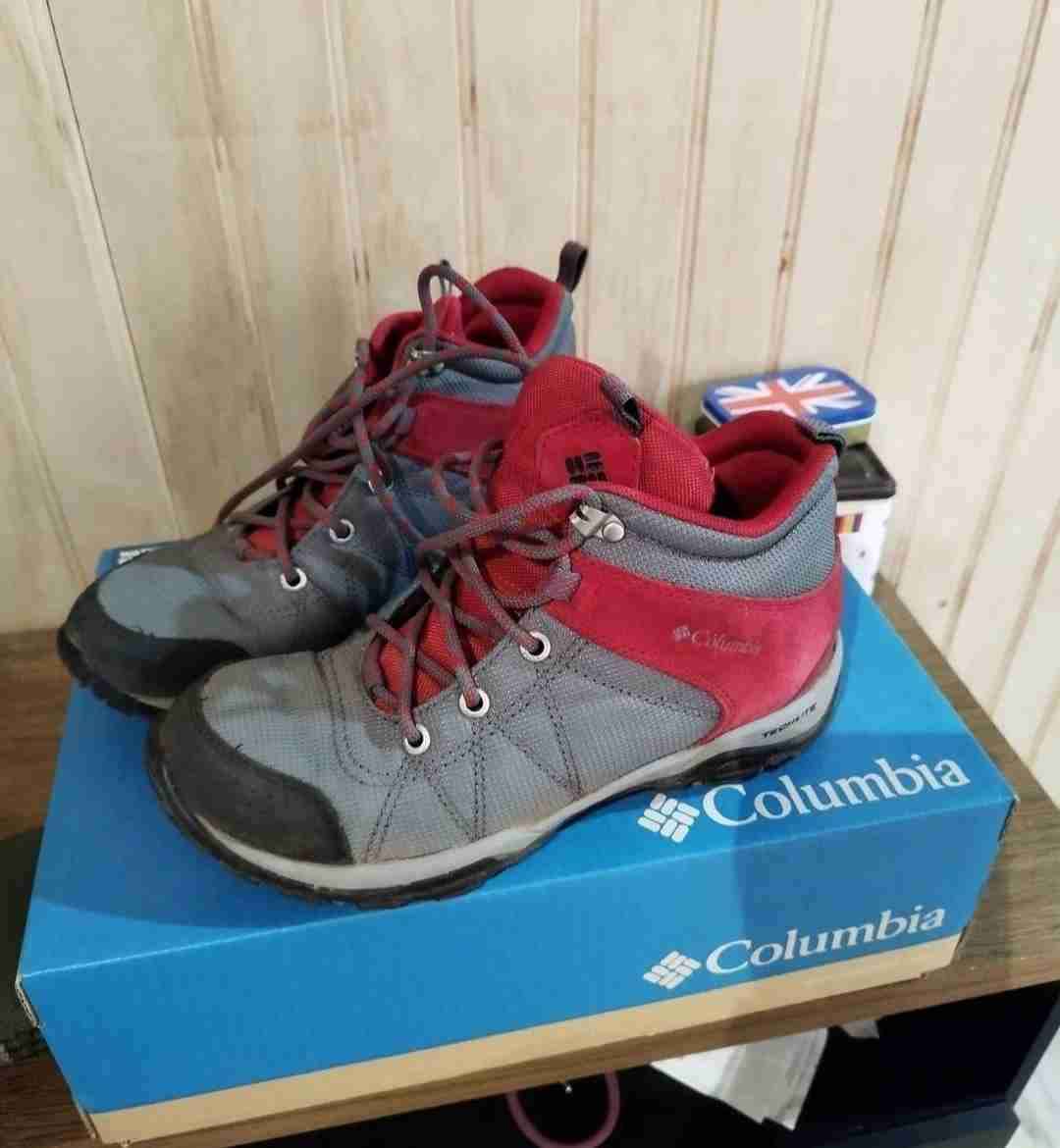 Zapatillas caña alta Columbia gris y rojo