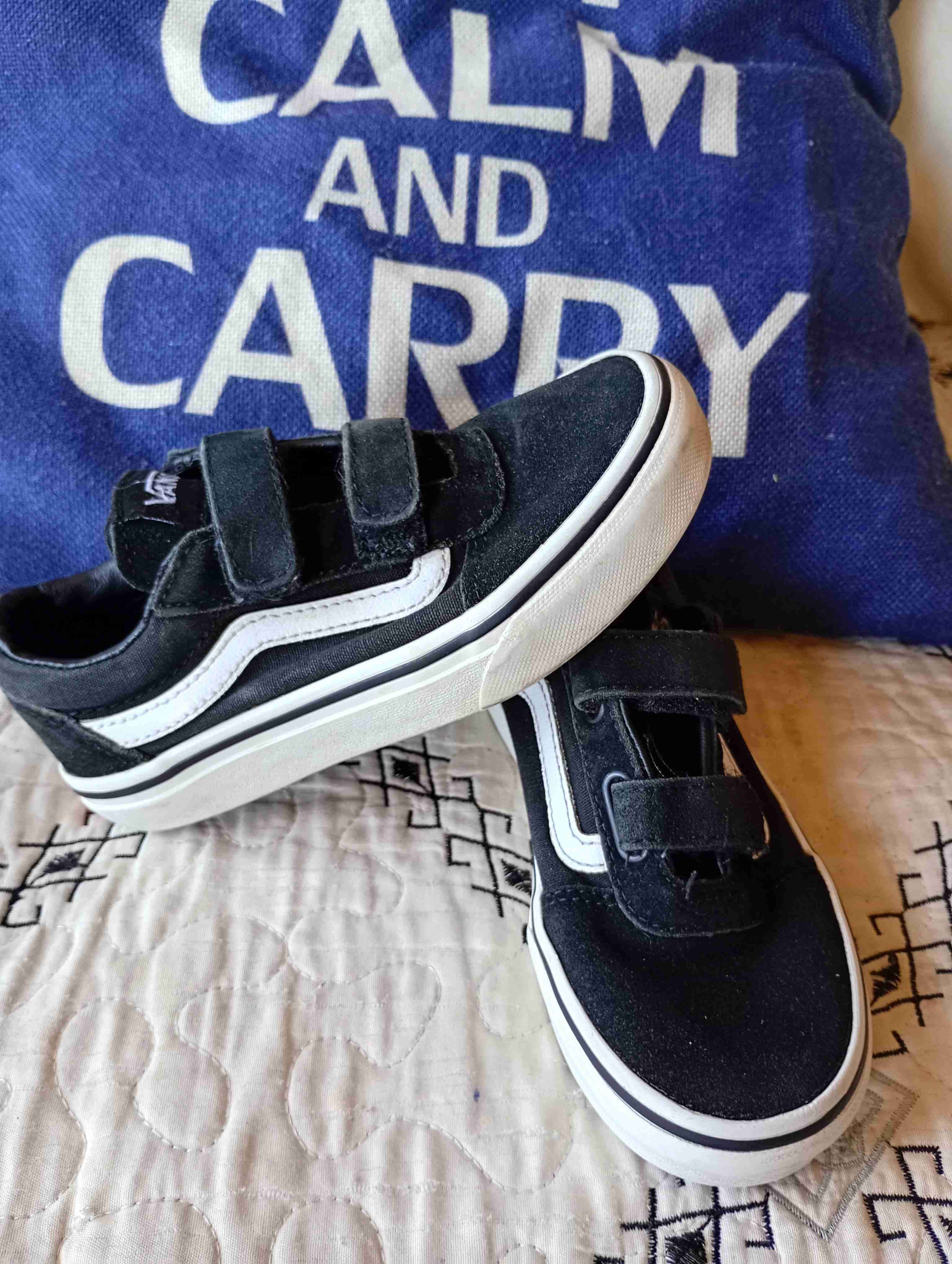 Zapatillas negras con velcro - miniatura 1