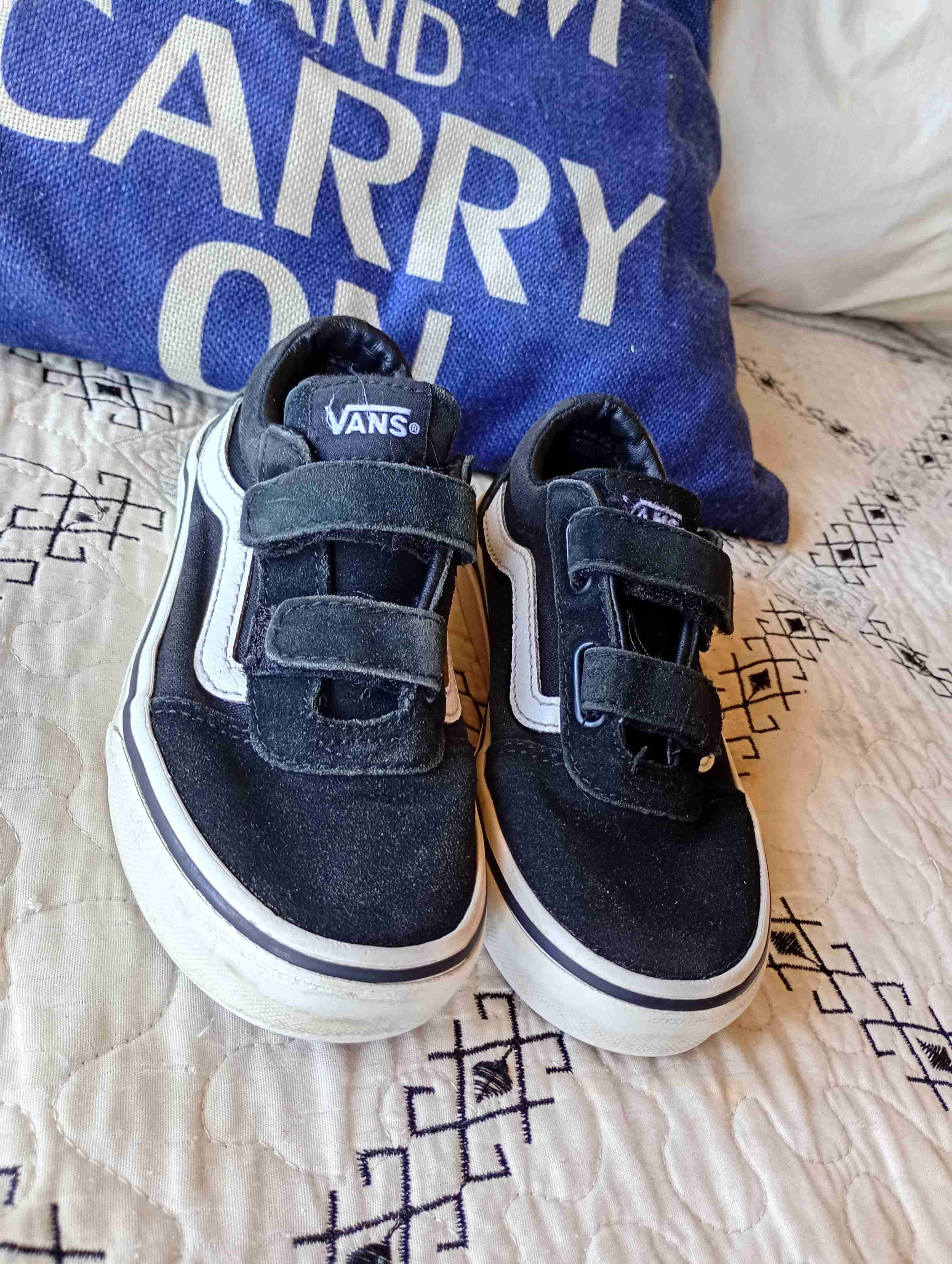 Zapatillas negras con velcro - miniatura 2