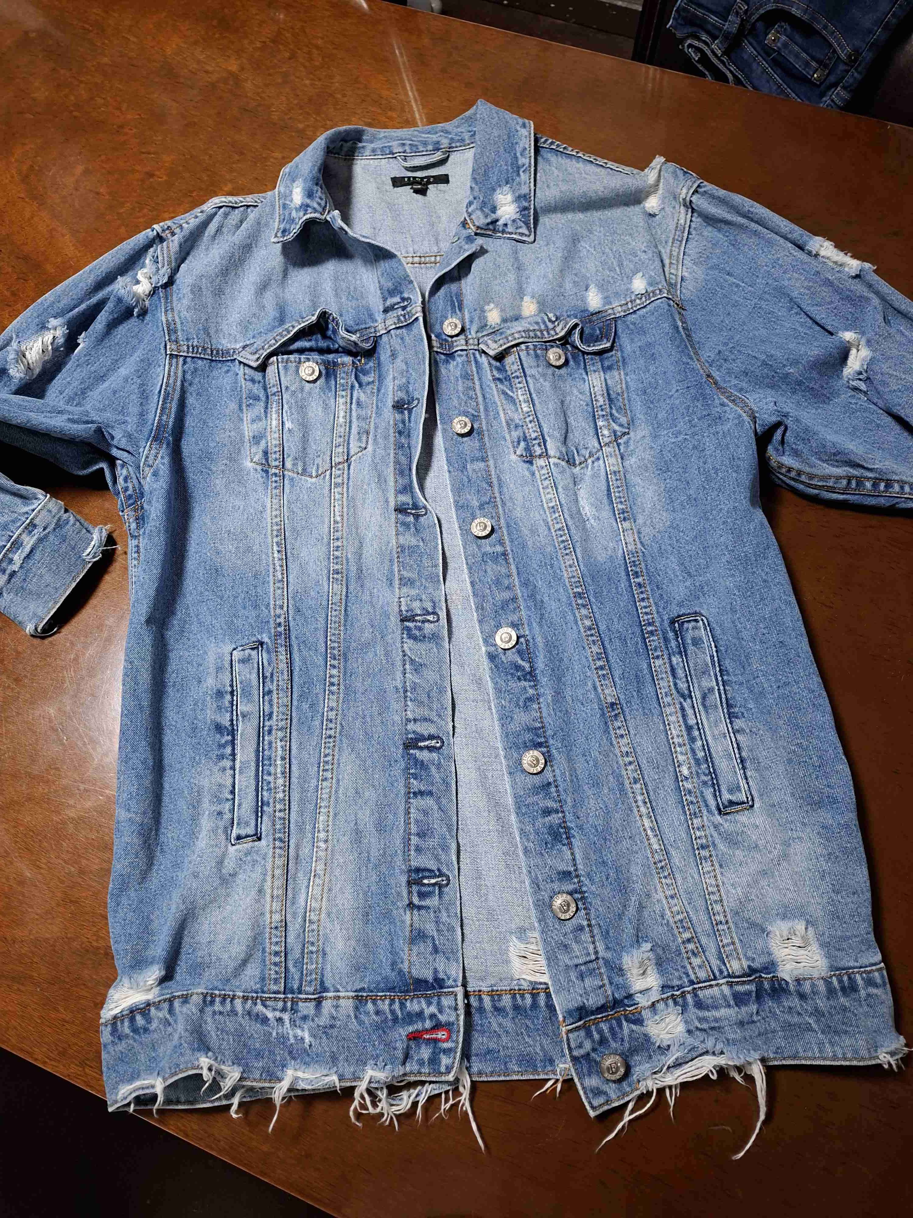 Chaqueta de mezclilla desgastada