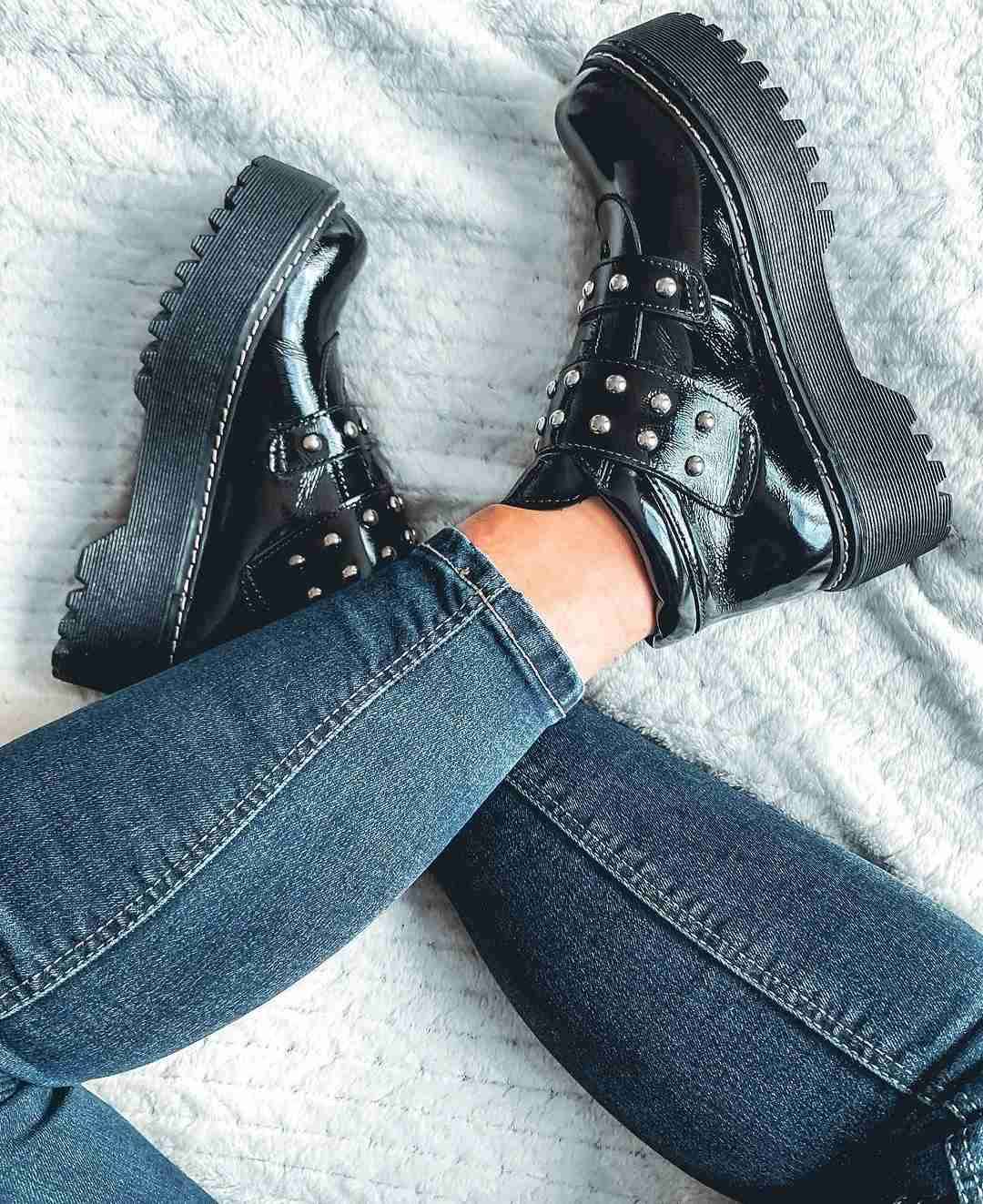 Botas negras con tachas - miniatura 2