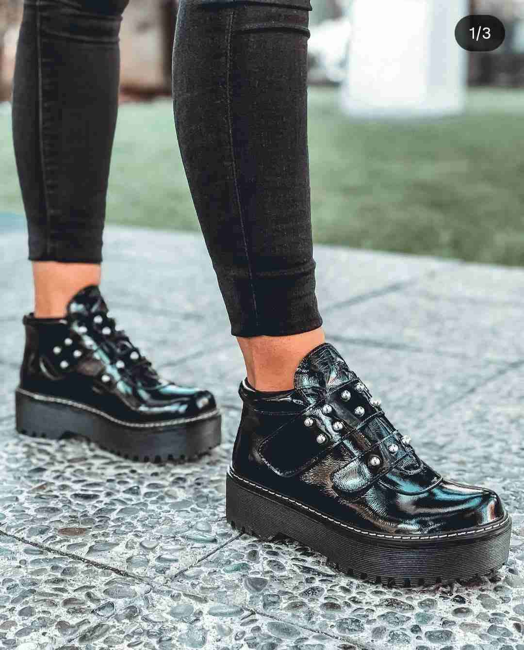 Botas negras con tachas - miniatura 4