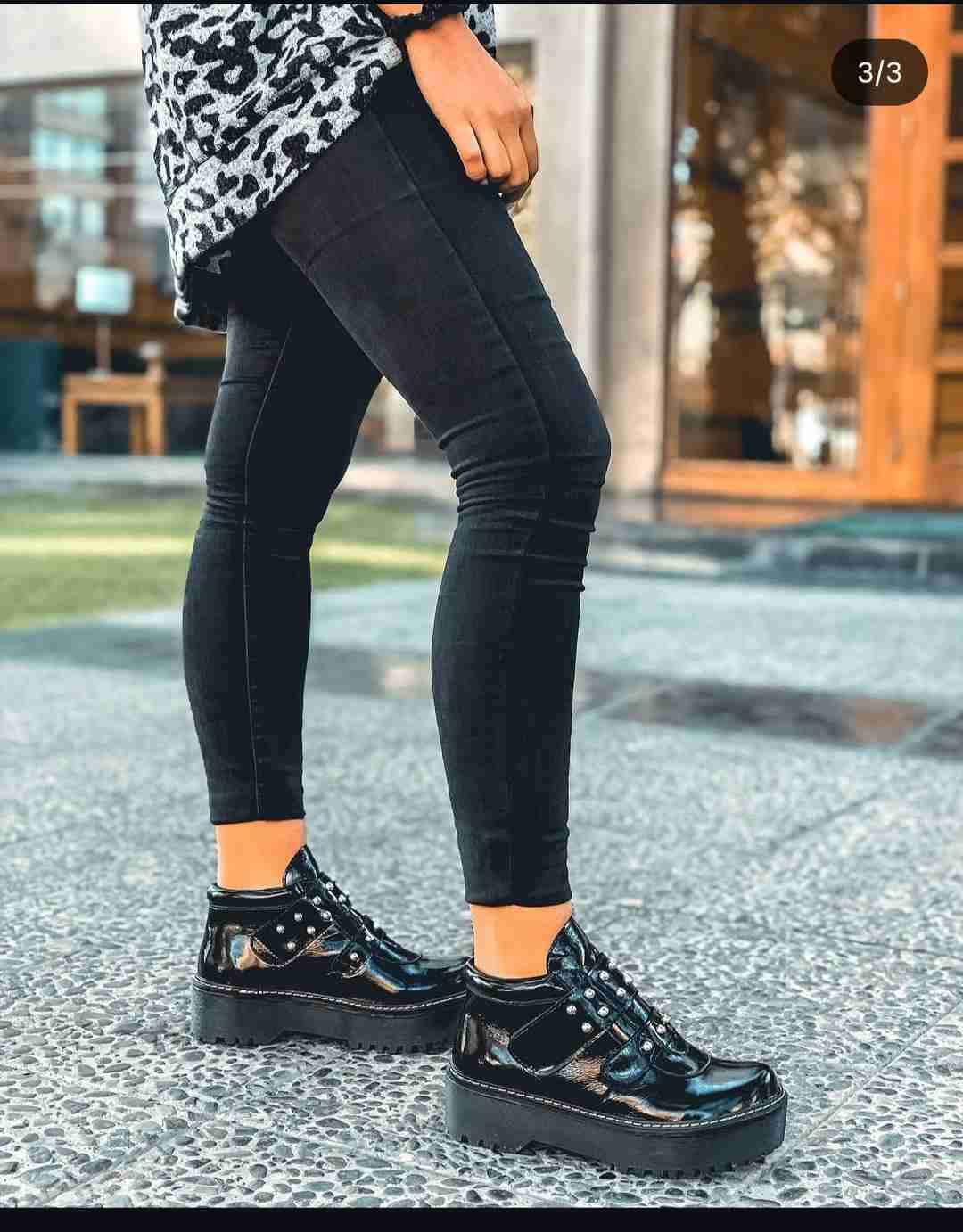 Botas negras con tachas - miniatura 5