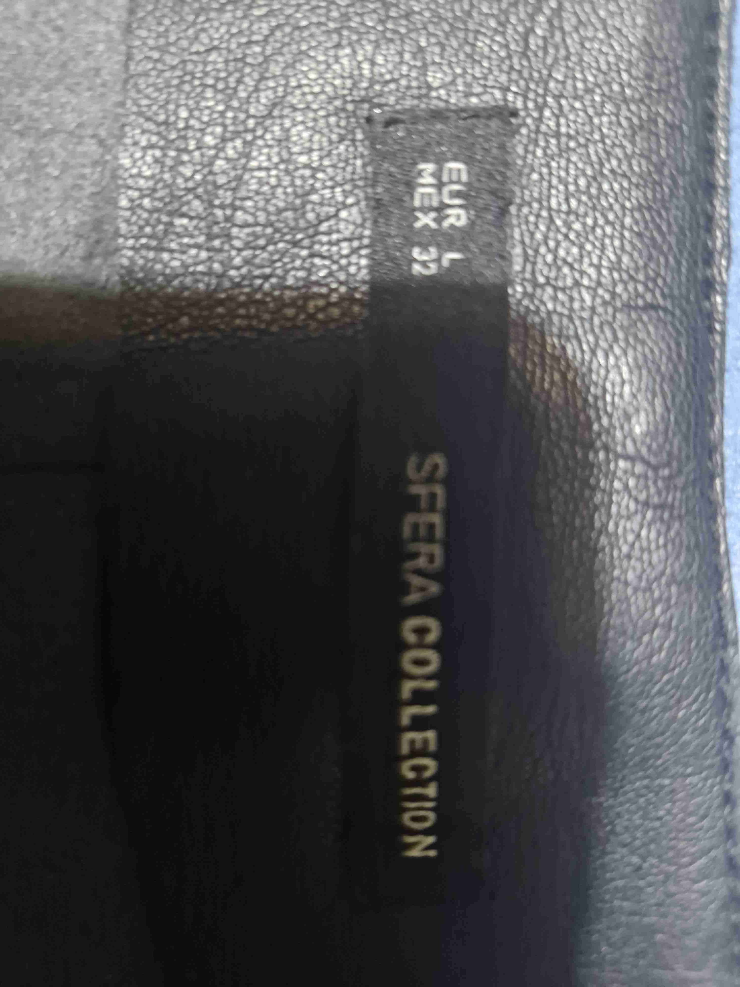 Falda negra con ojales - miniatura 4