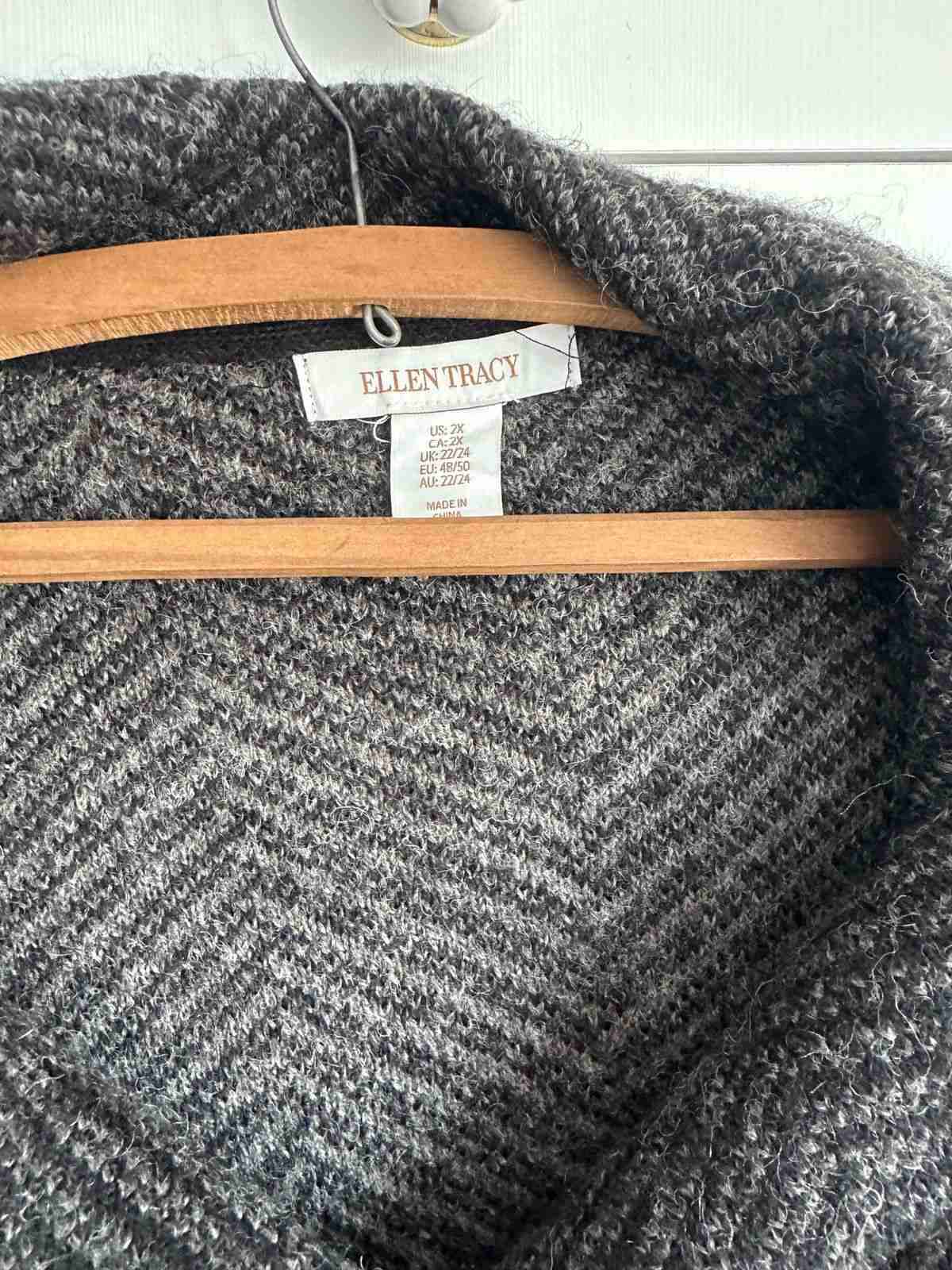 Abrigo gris con solapa - 3