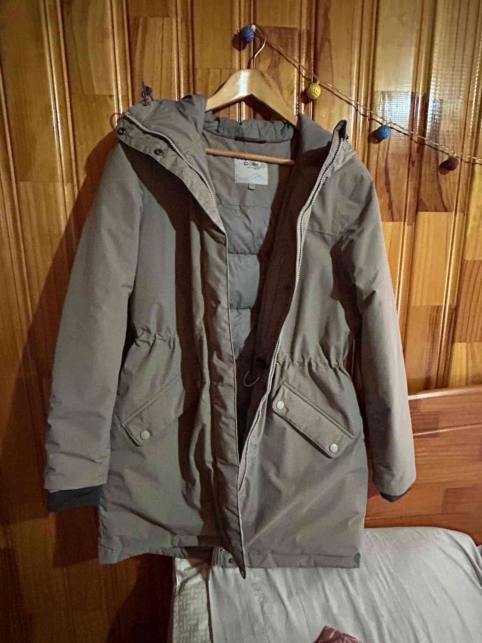 Parka térmica beige con capucha - 1