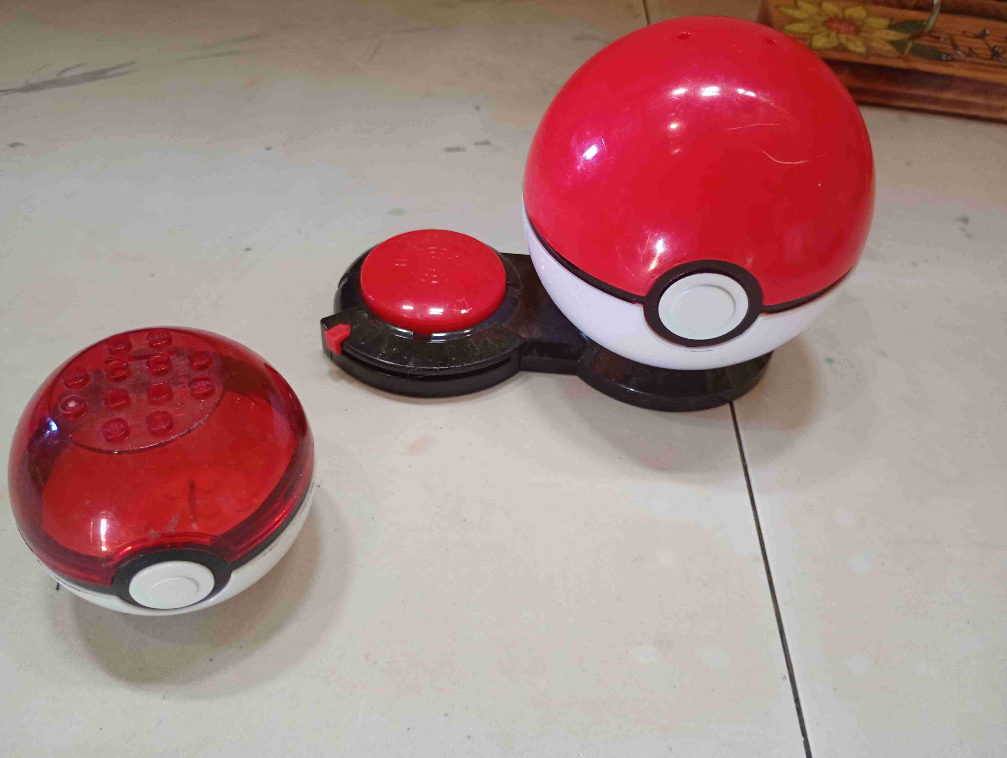 Pokebola juguete rojo-blanco - 1