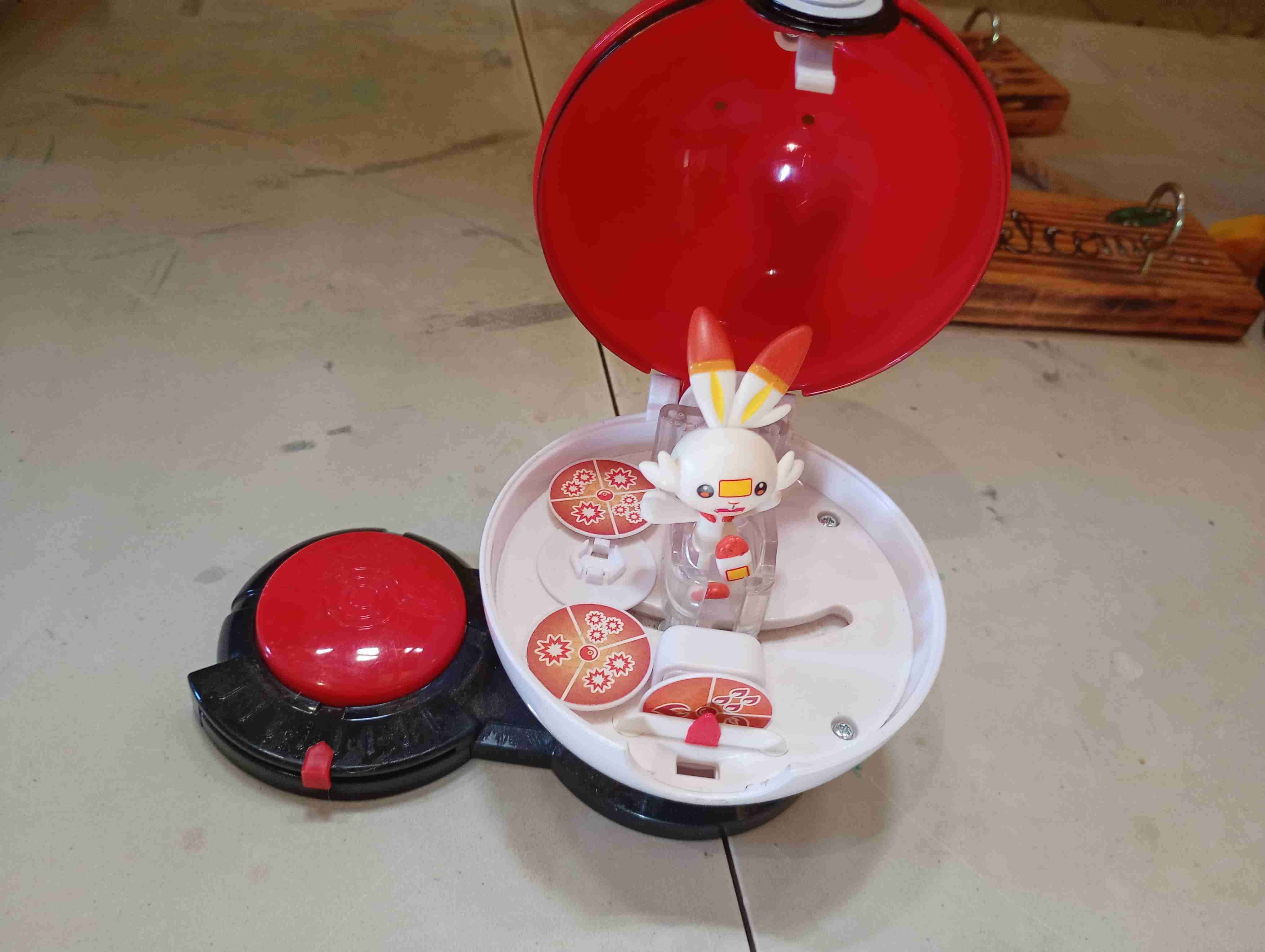 Pokebola juguete rojo-blanco - 2