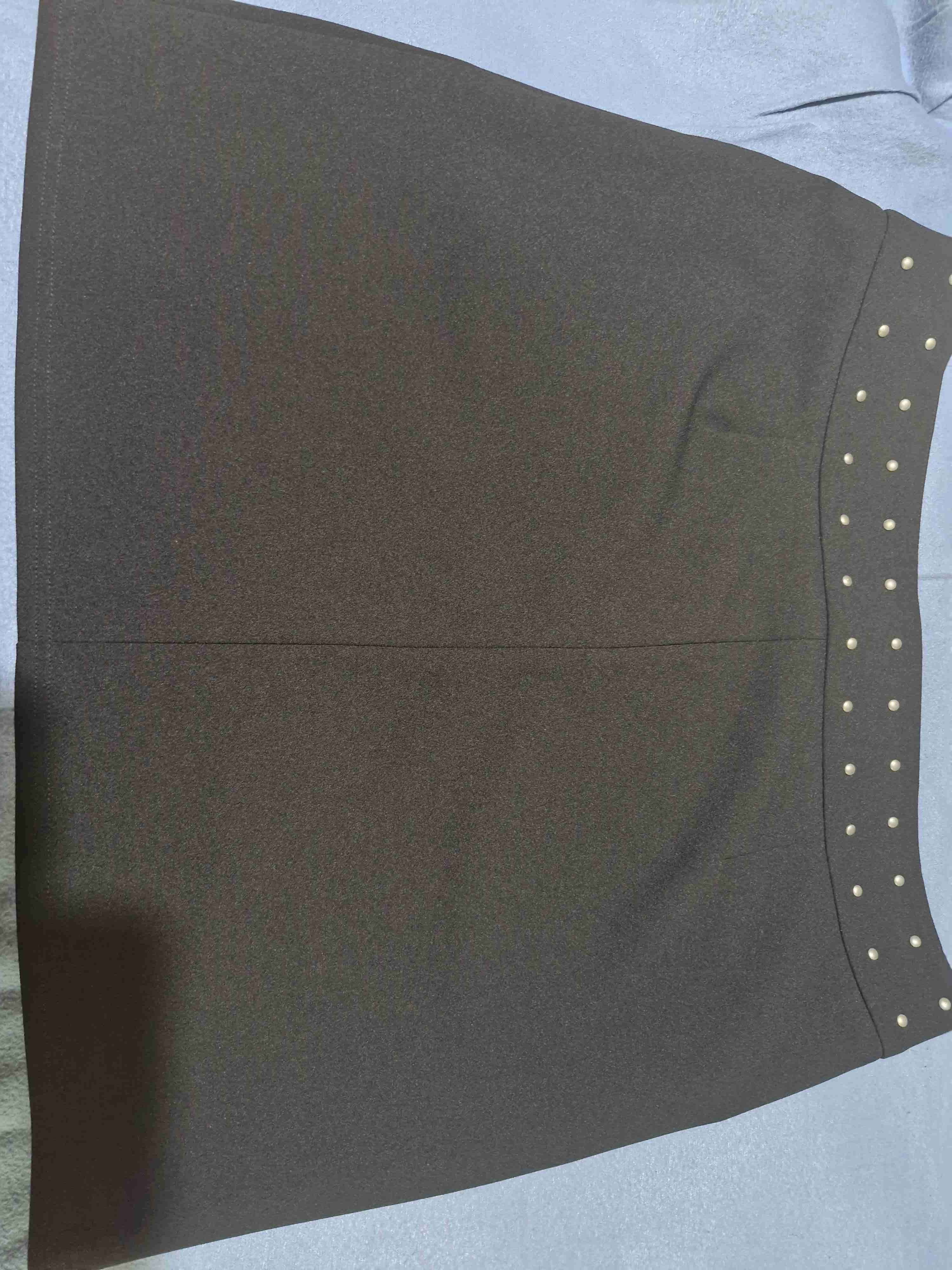 Falda negra con detalles - miniatura 2