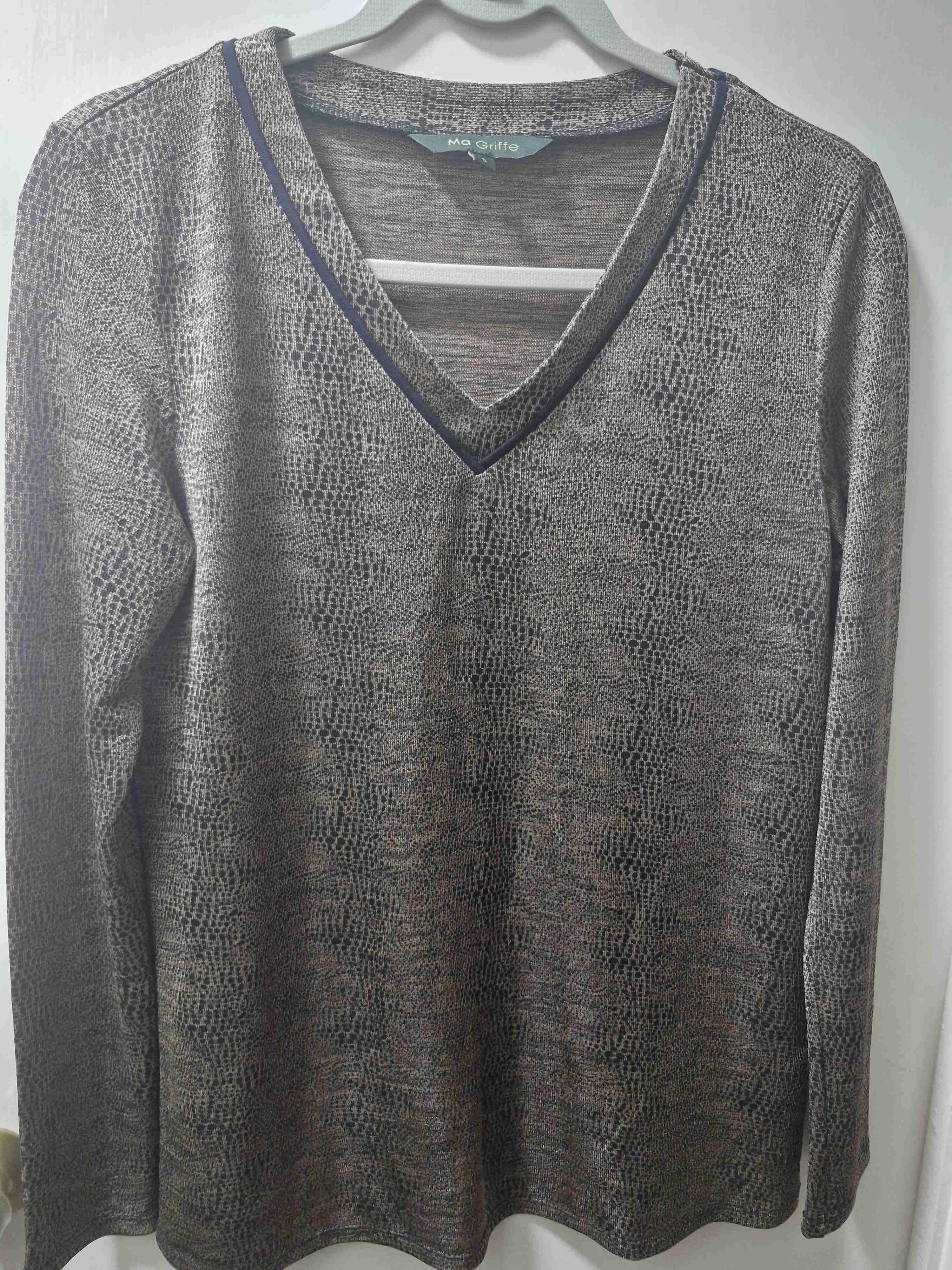 Polera dorada y negra estampado - miniatura 1