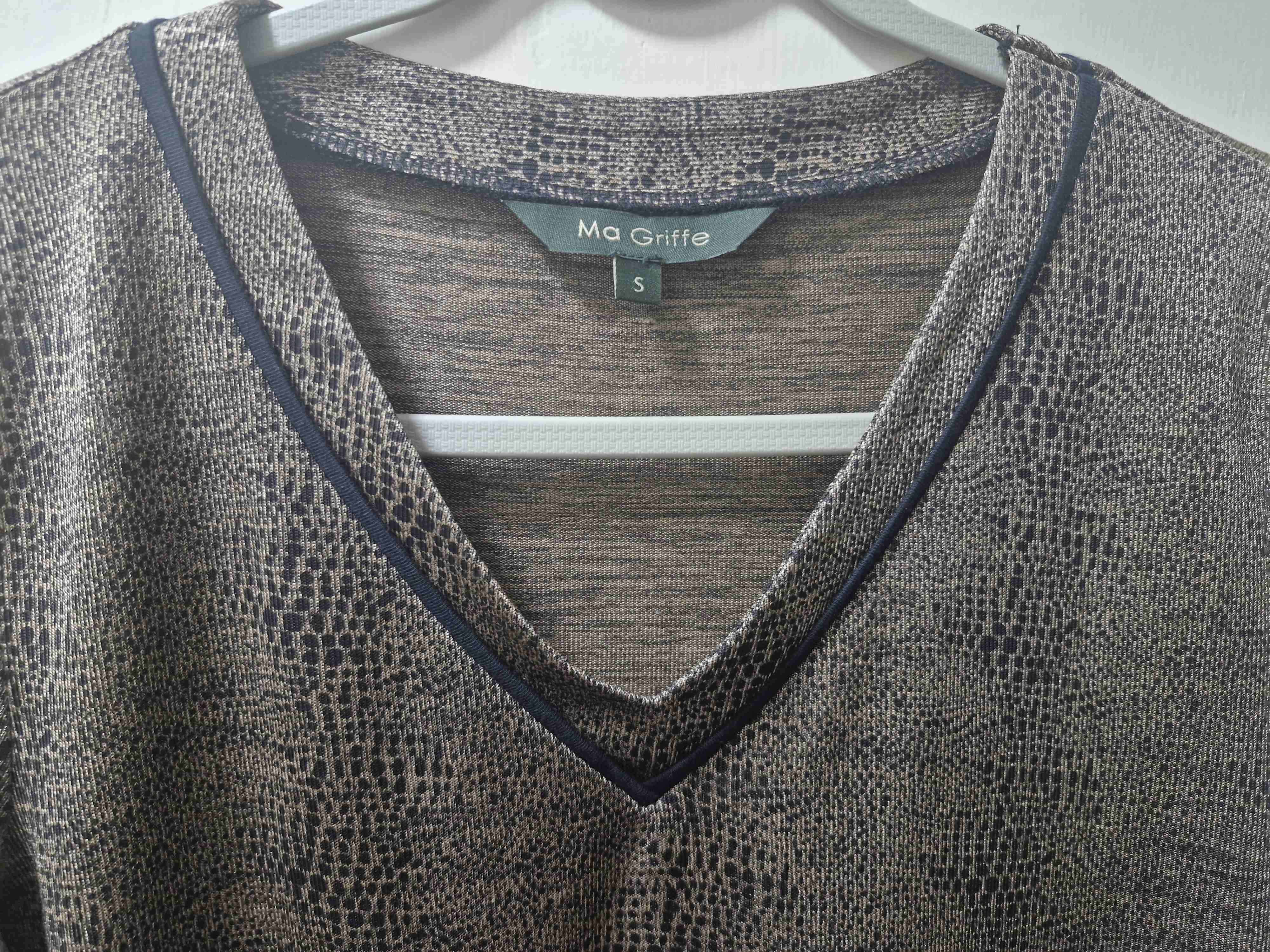 Polera dorada y negra estampado - miniatura 3