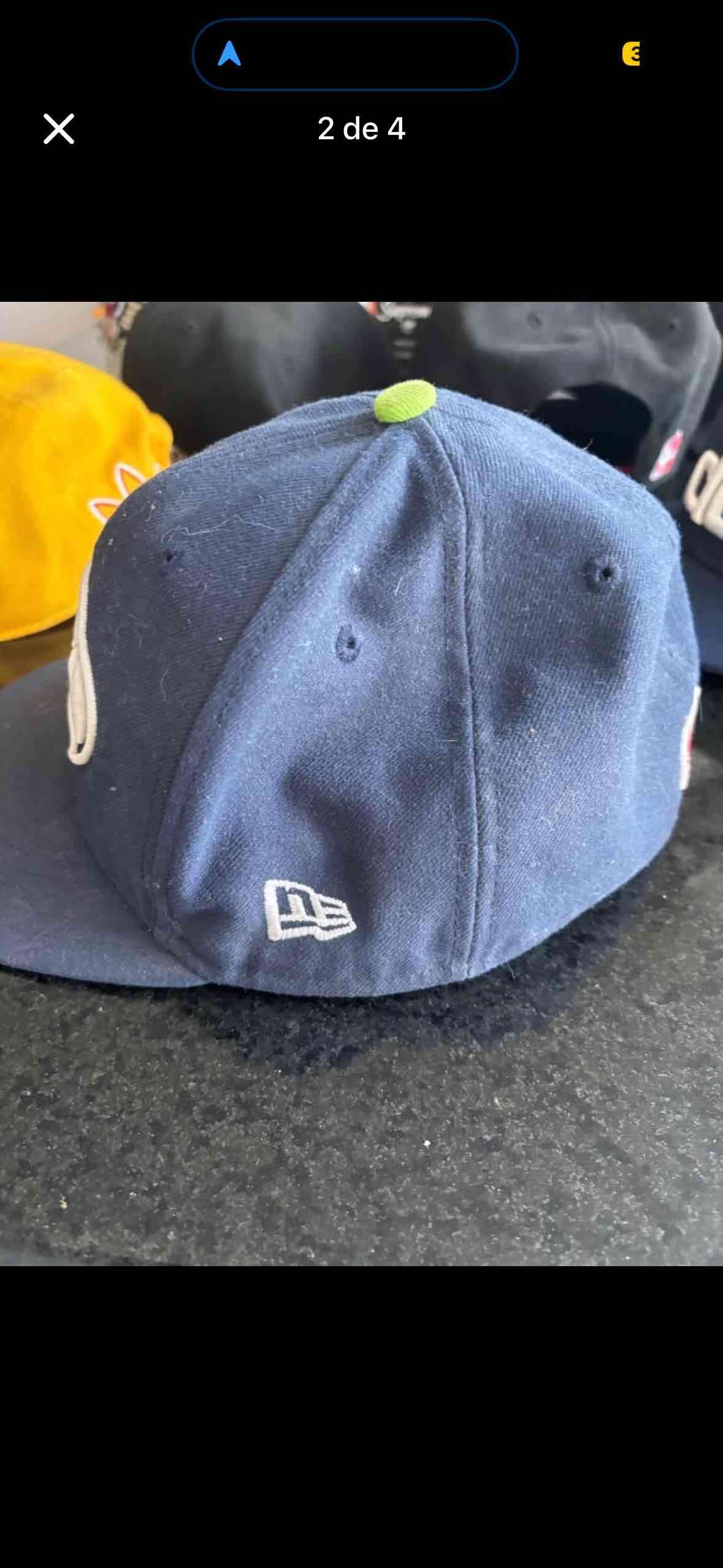 Gorra azul con logo bordado - 2