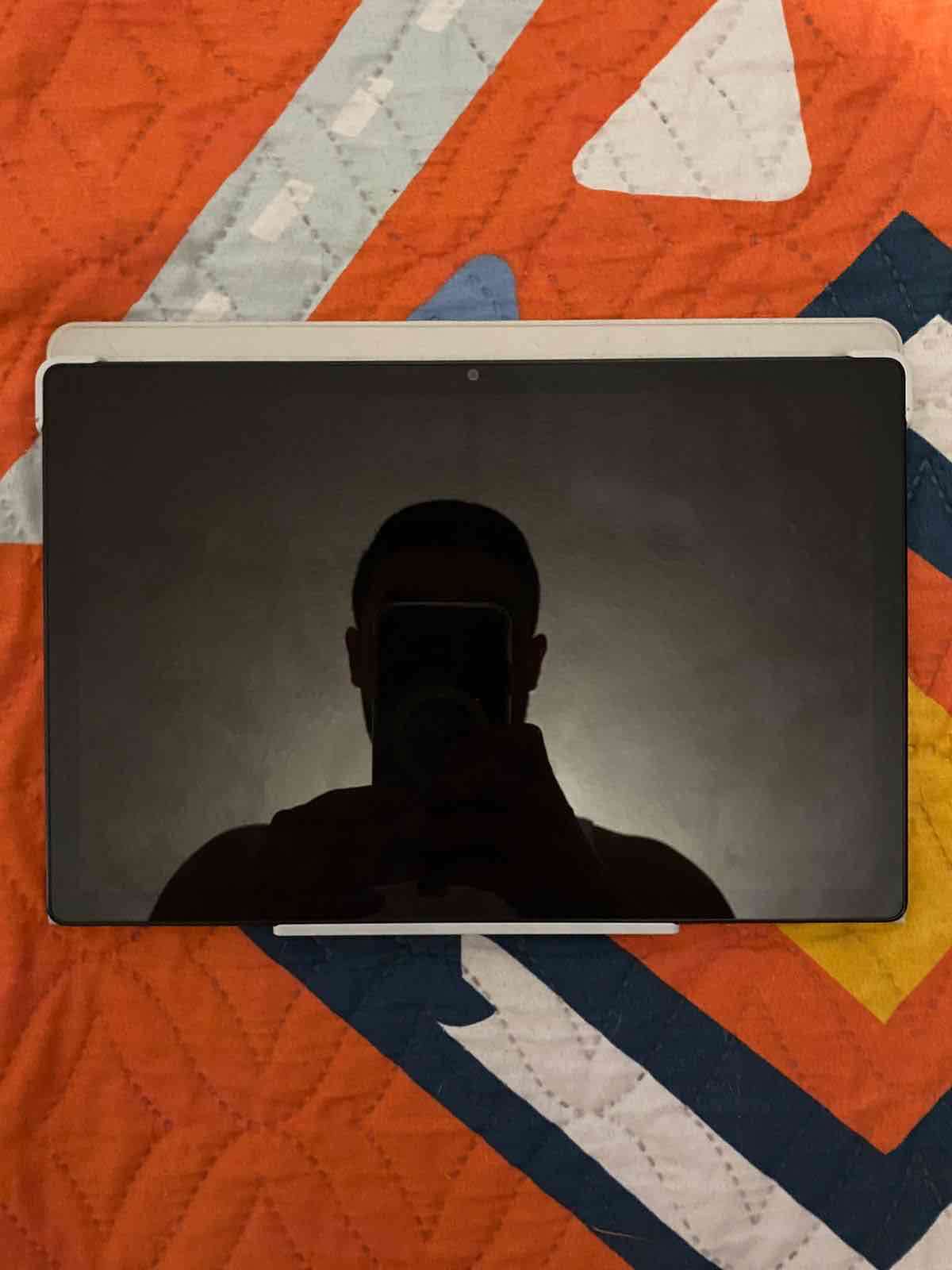 Tablet Samsung Tab A8 con cover - miniatura 3