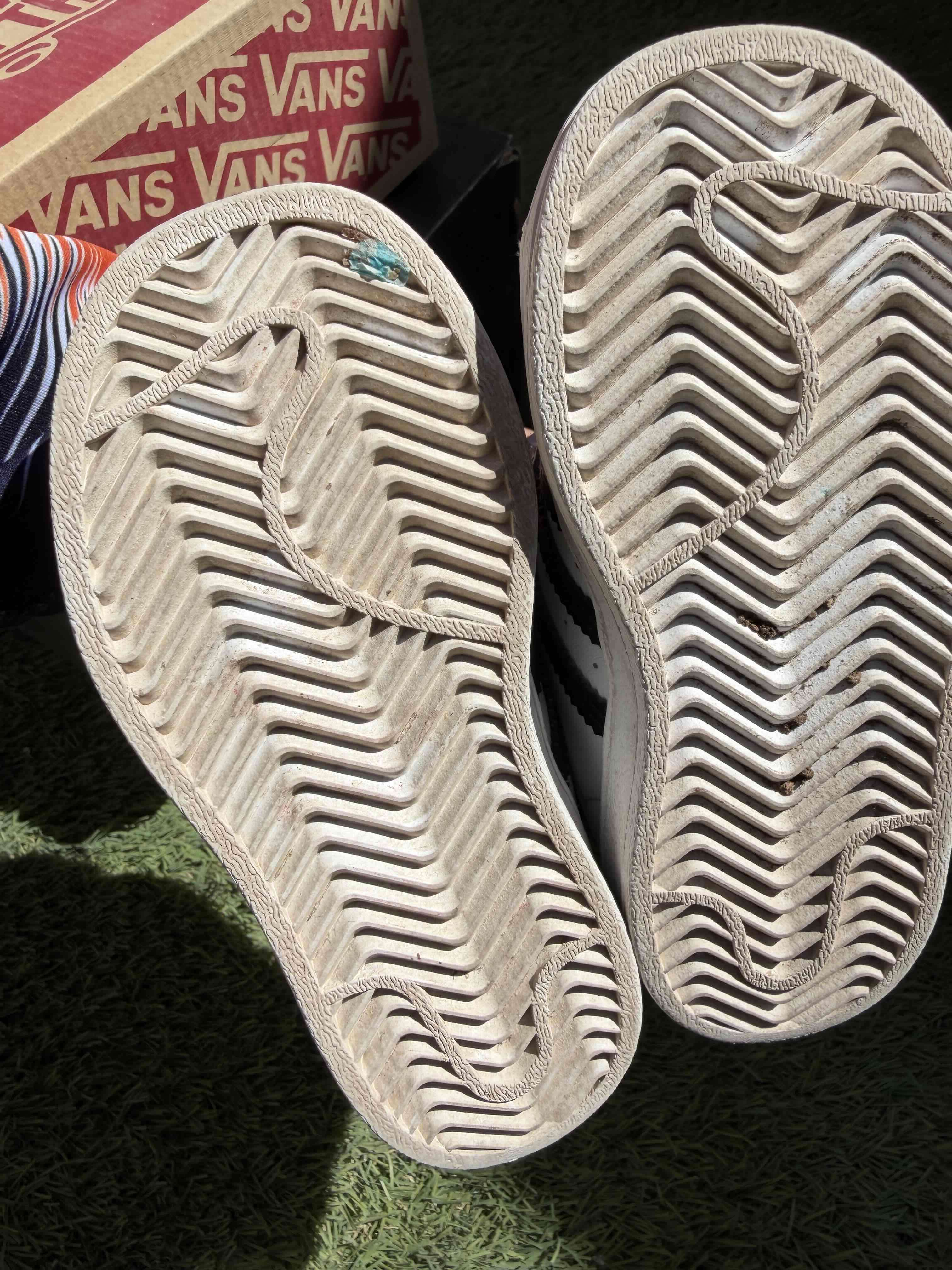 Zapatillas Adidas blancas con velcro - miniatura 2