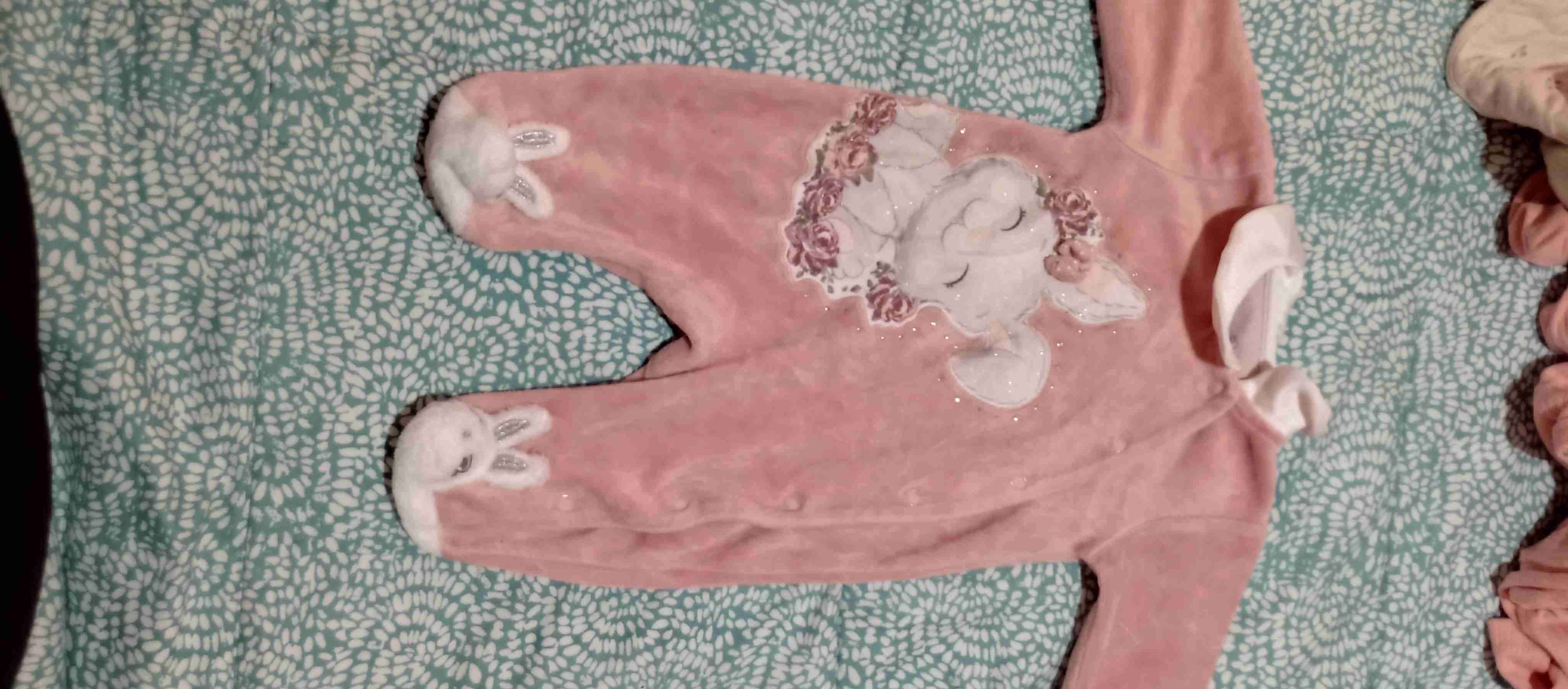 Pijama rosado de bebé con conejo - 1