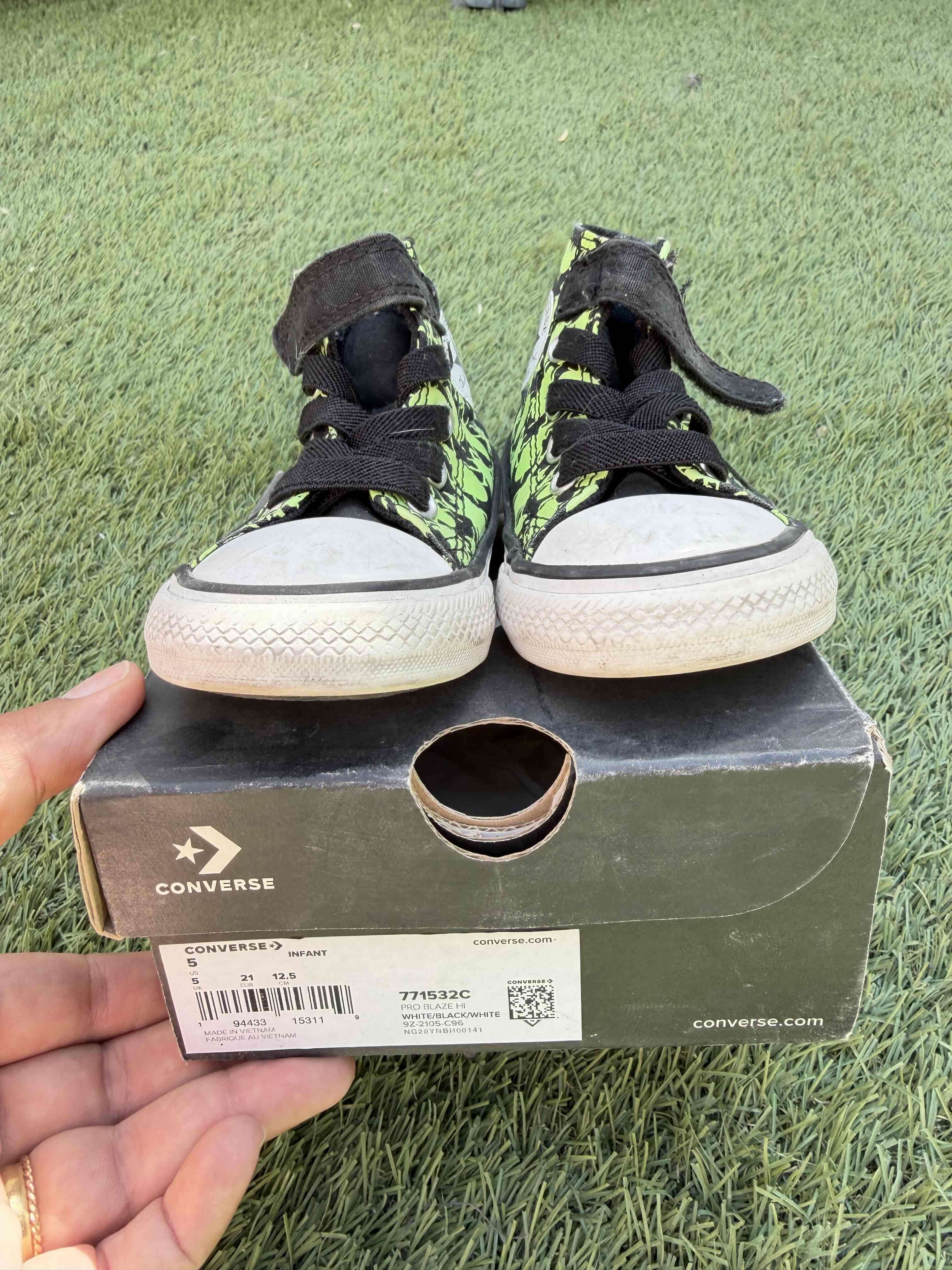 Zapatillas Converse negras estampadas - miniatura 2