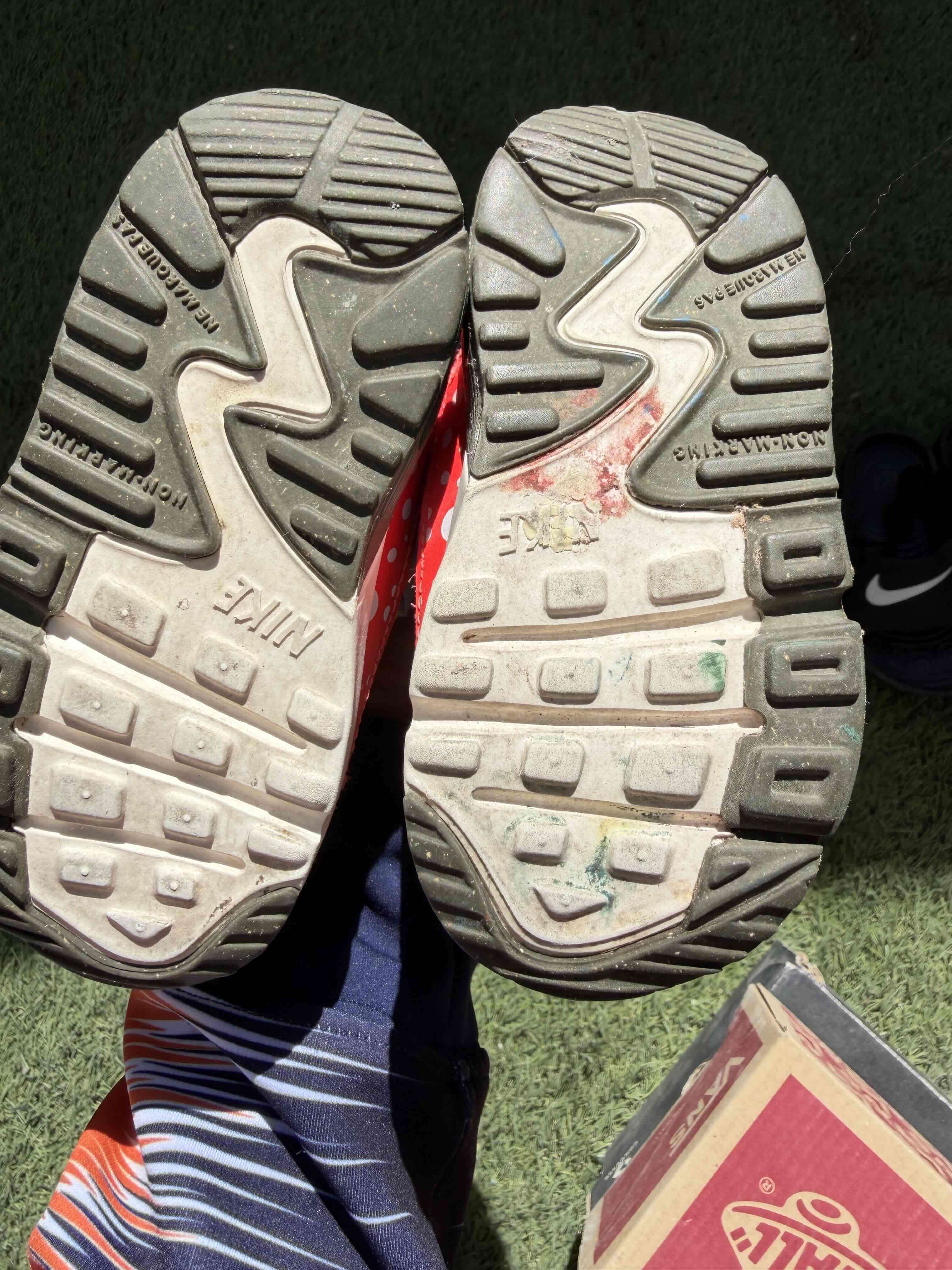 Zapatillas deportivas Nike rojas - miniatura 1