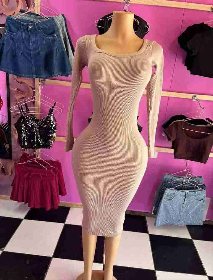 Vestido ajustado beige