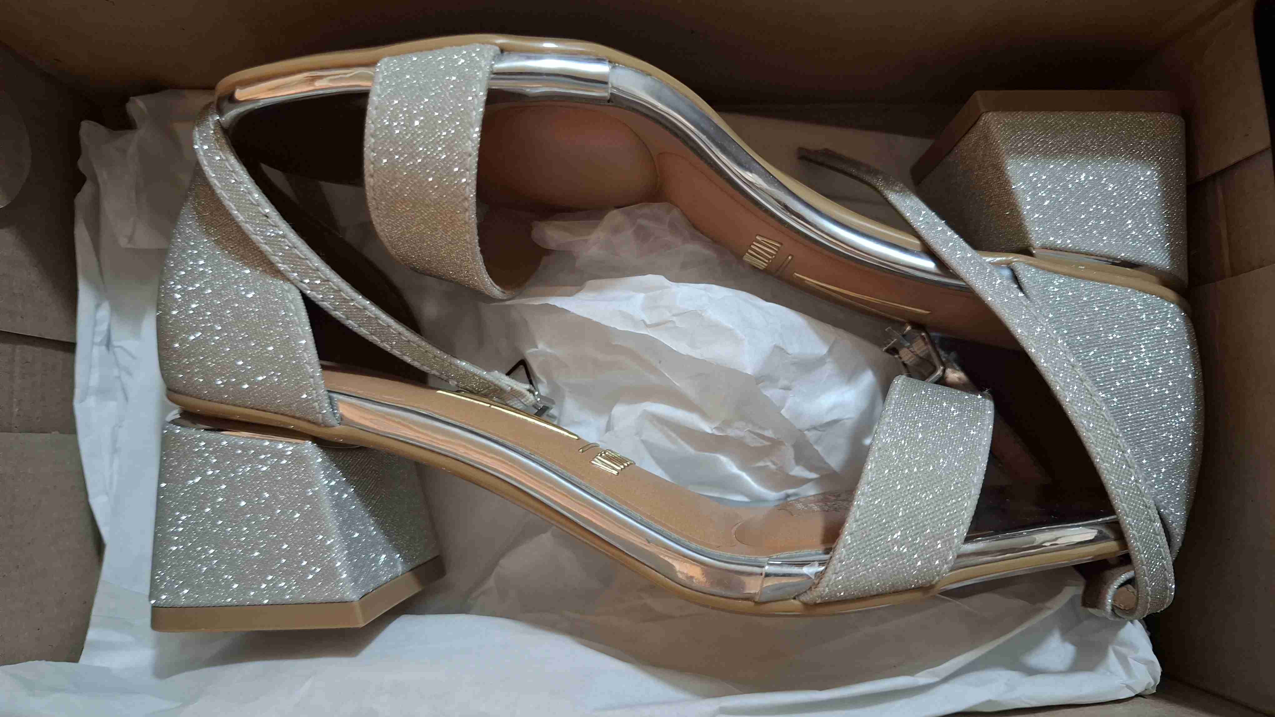 Sandalias vizzano   de taco alto con brillo - miniatura 1