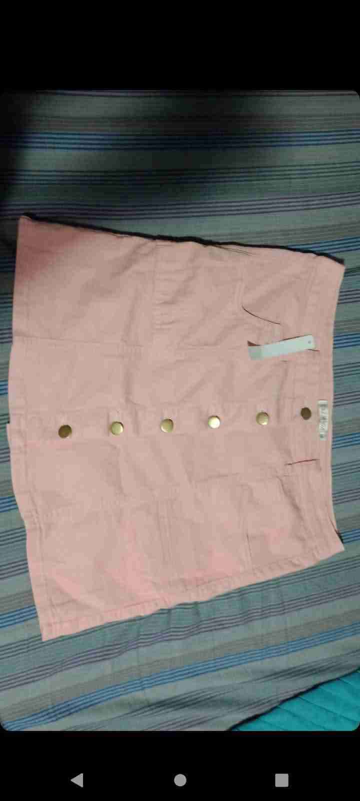 Falda rosada con botones