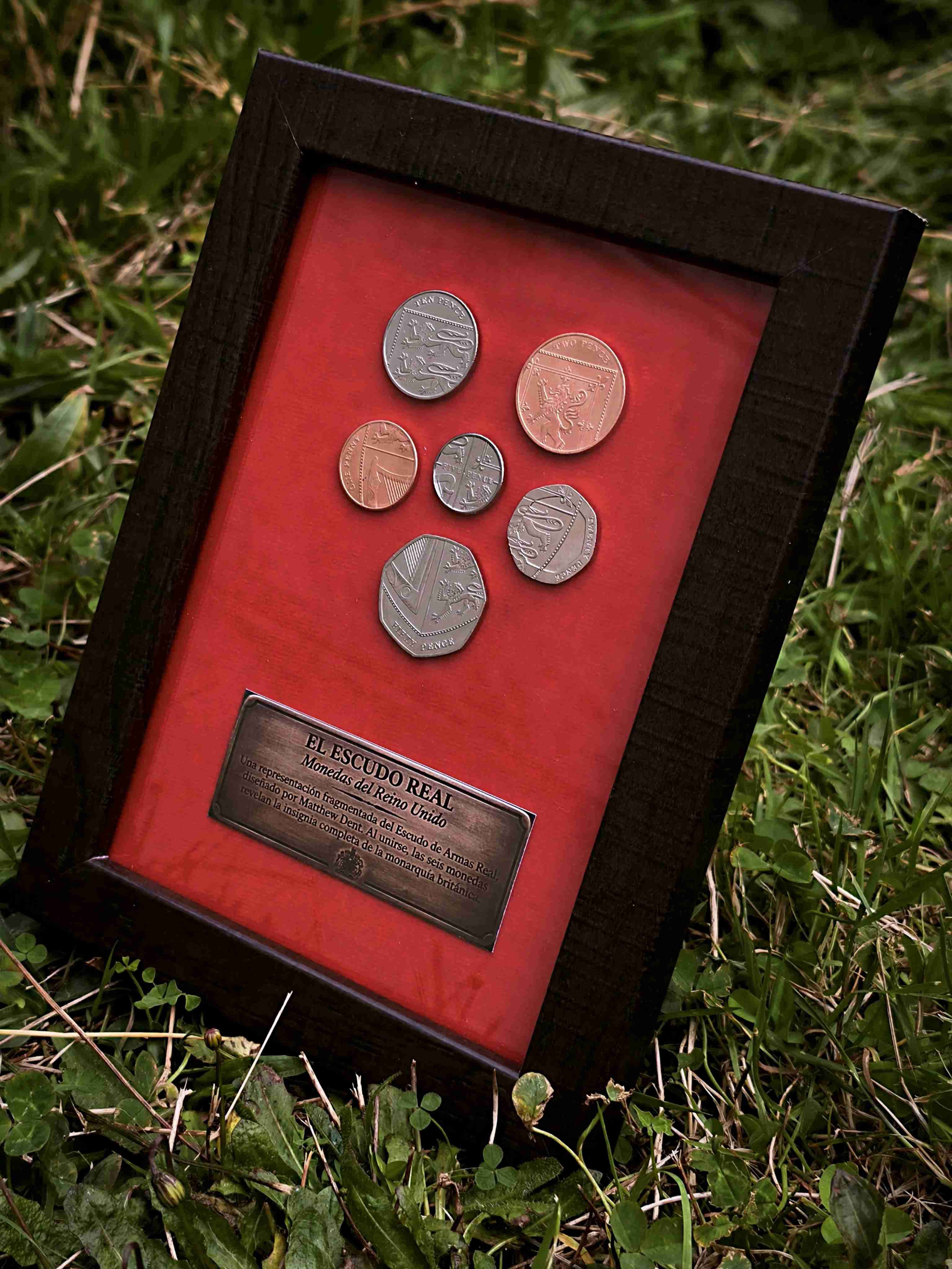 Monedas del reino unido, escudo de armas