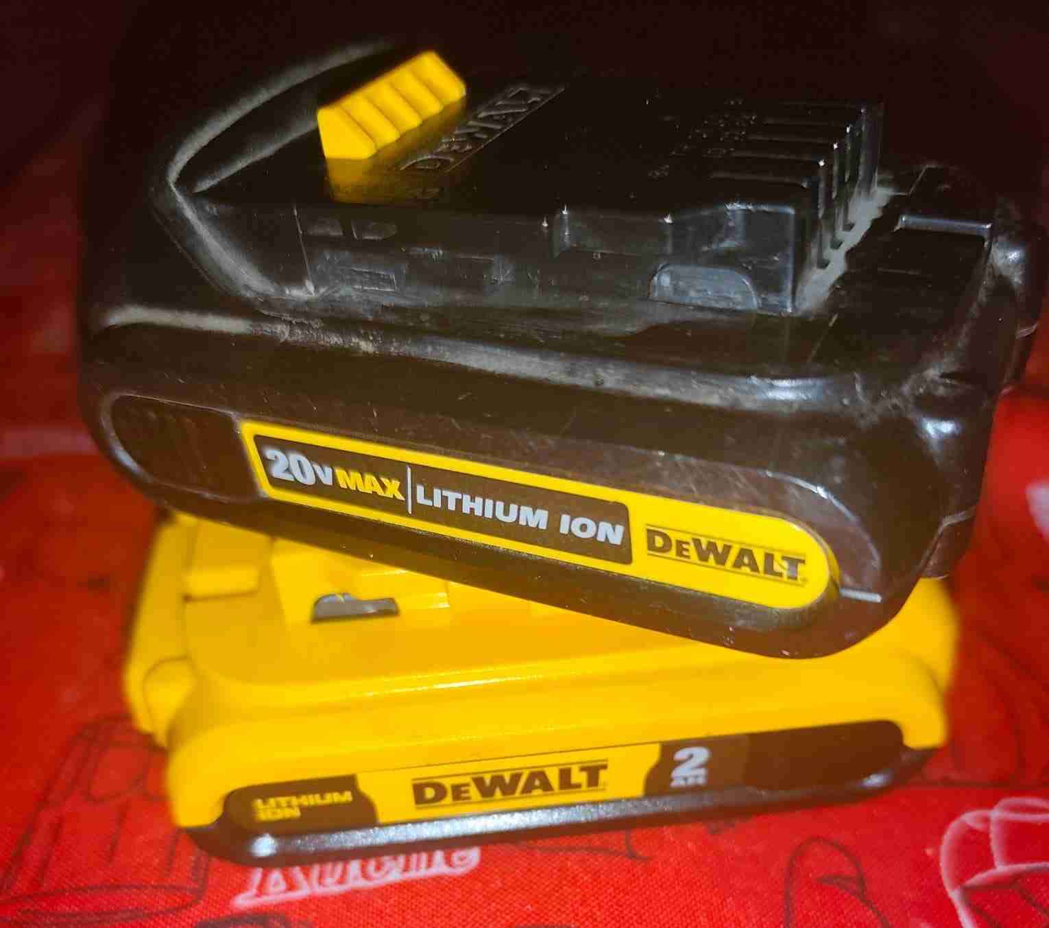 Baterías DeWalt amarilla y negra - miniatura 6