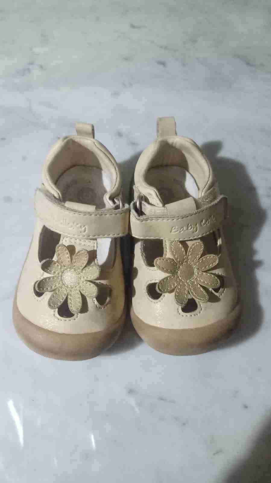 Zapatos bebé colloky beige con flores - miniatura 1