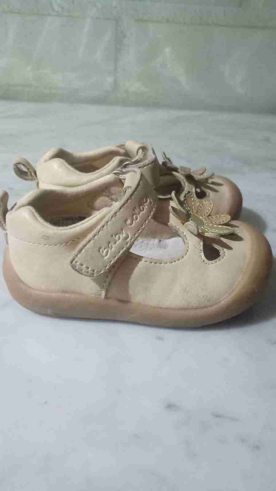 Zapatos bebé colloky beige con flores - miniatura 2