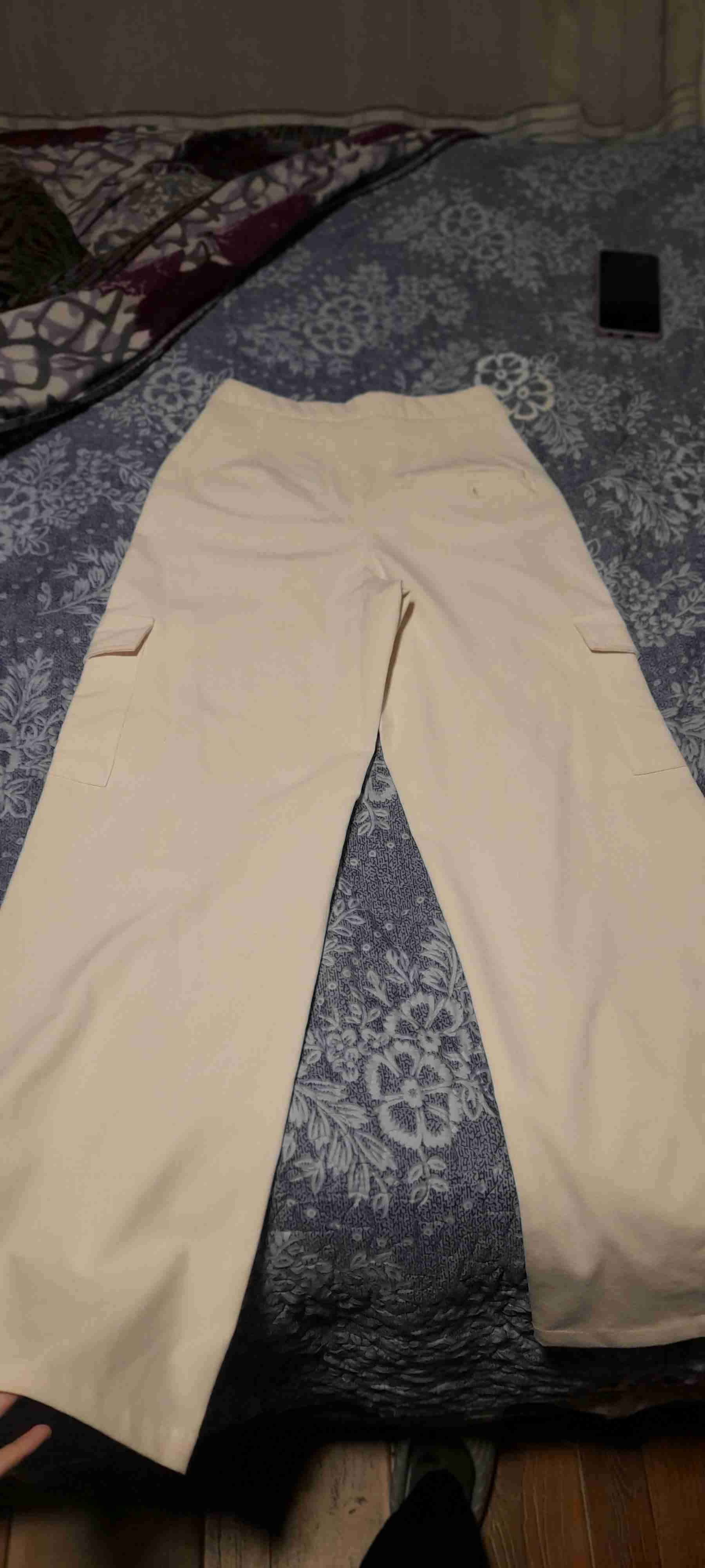 Pantalón beige con bolsillos - miniatura 2