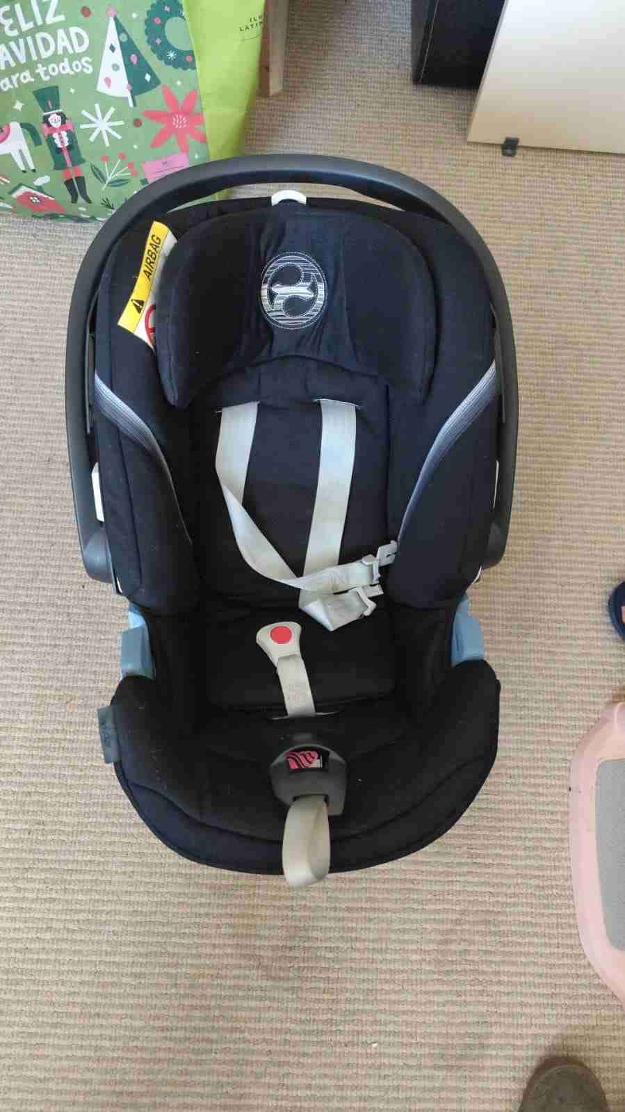 Silla de auto para bebé negra - miniatura 1