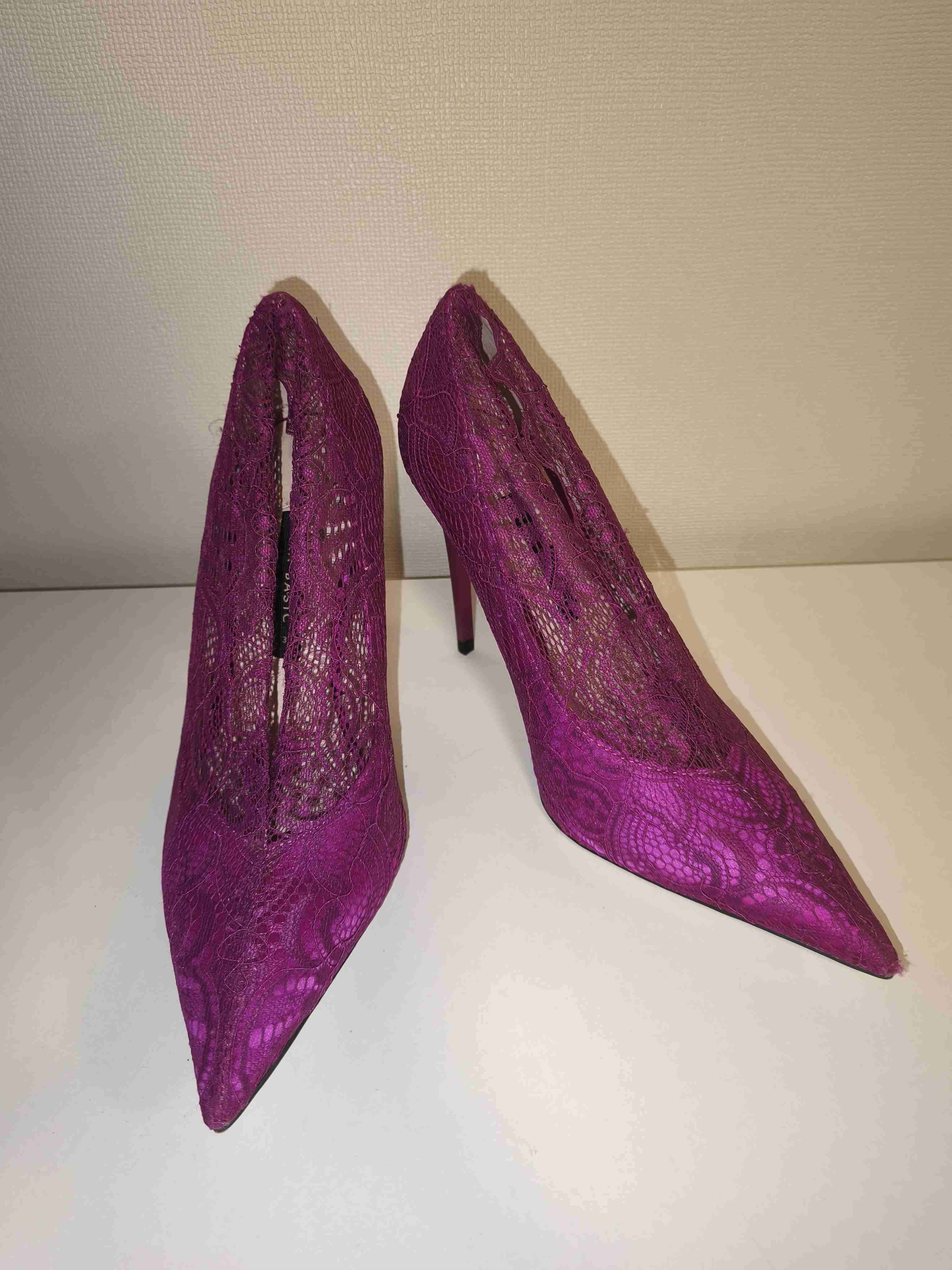 Tacones de encaje fucsia