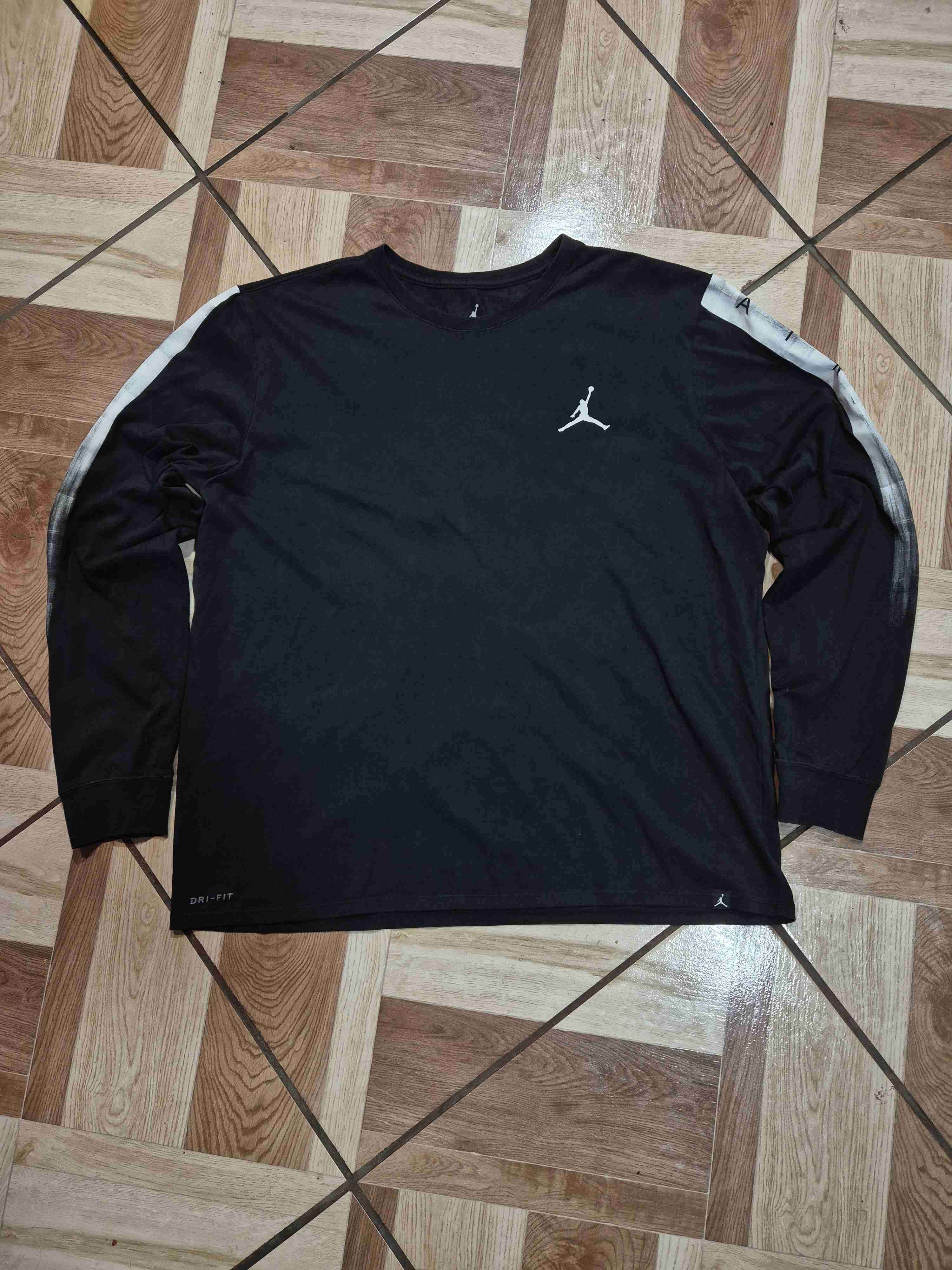 Polera negra deportiva manga larga - miniatura 1