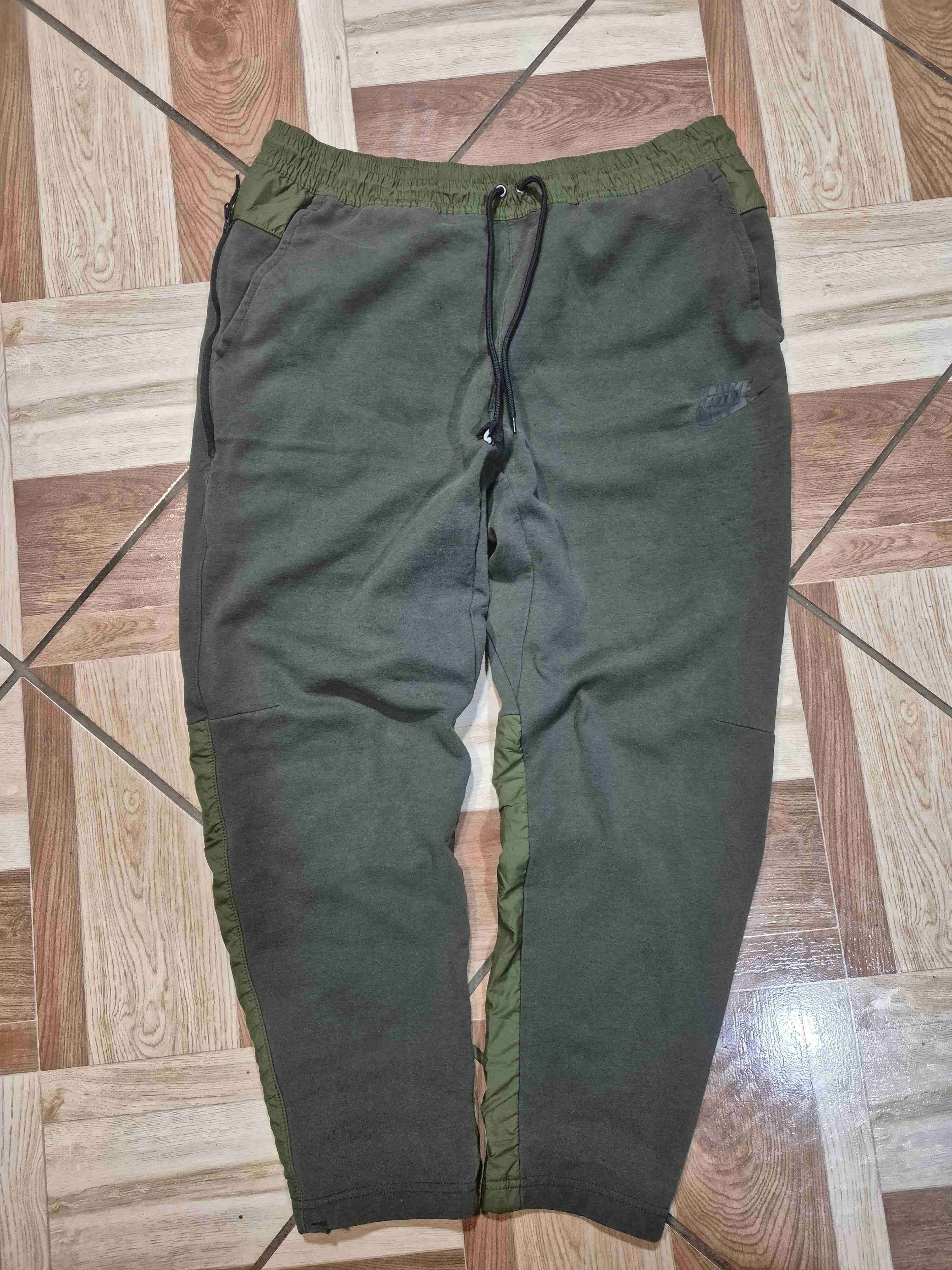 Pantalón Nike deportivo verde oscuro - miniatura 1