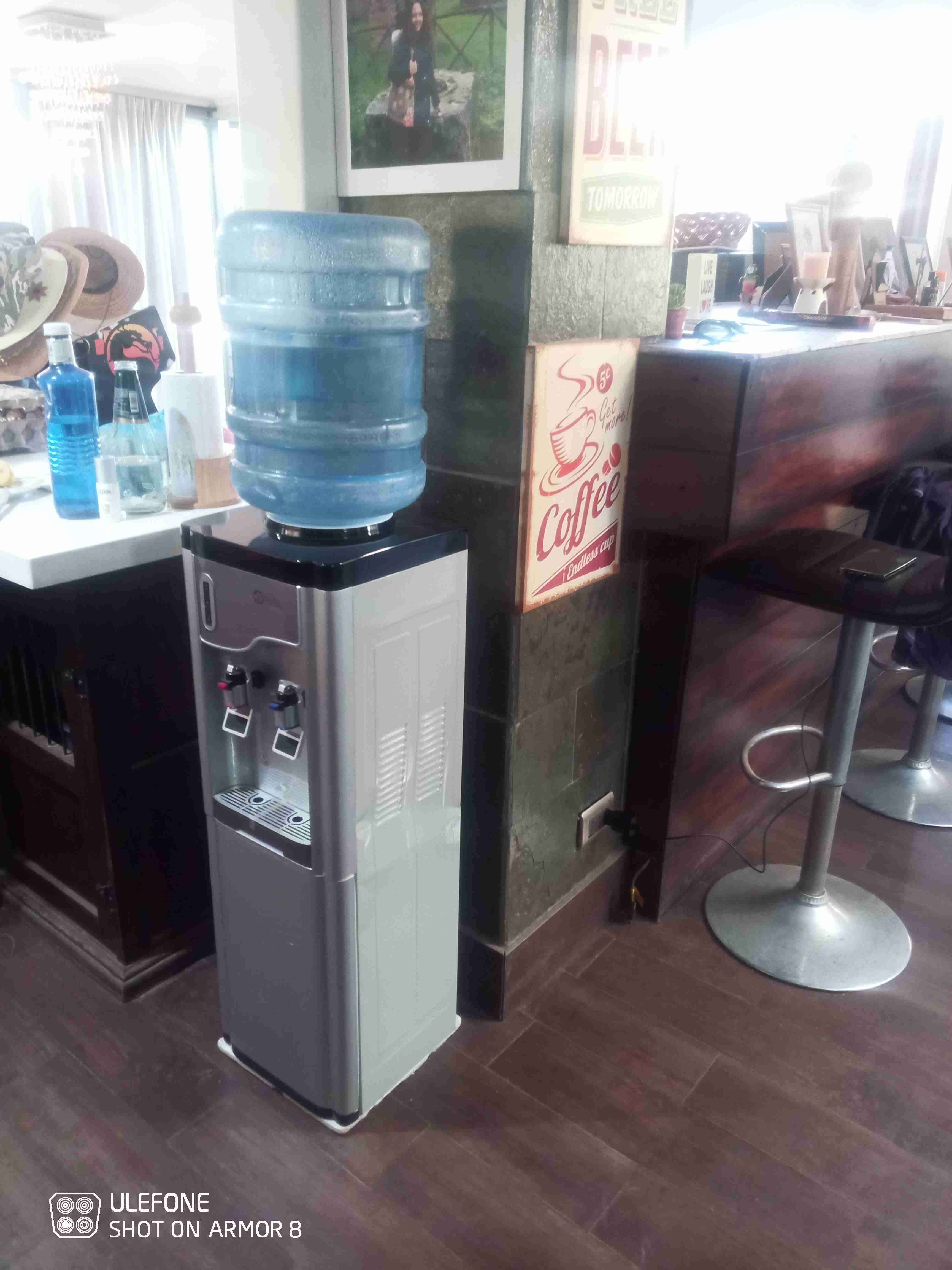 Dispensador de agua con botellón - miniatura 3