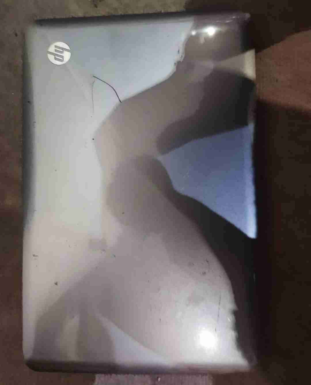 Laptop HP usada gris - miniatura 1