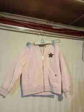 Chaqueta rosada con estrella